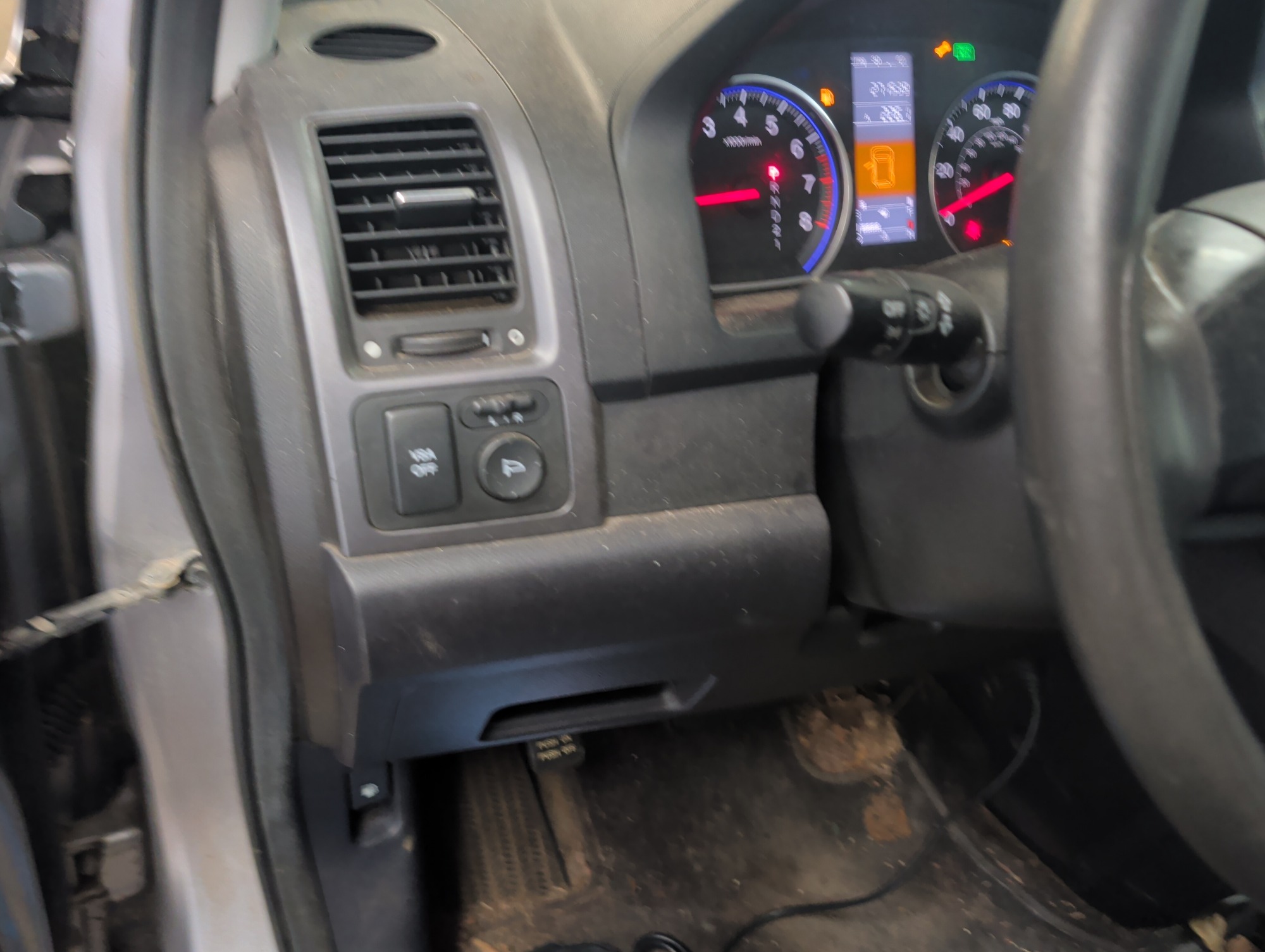 2007 honda cr-v lx-4wd-at with 271539 miles for sale near elk-river, minnesota 106427_37_left_of_steering_wheel.jpg