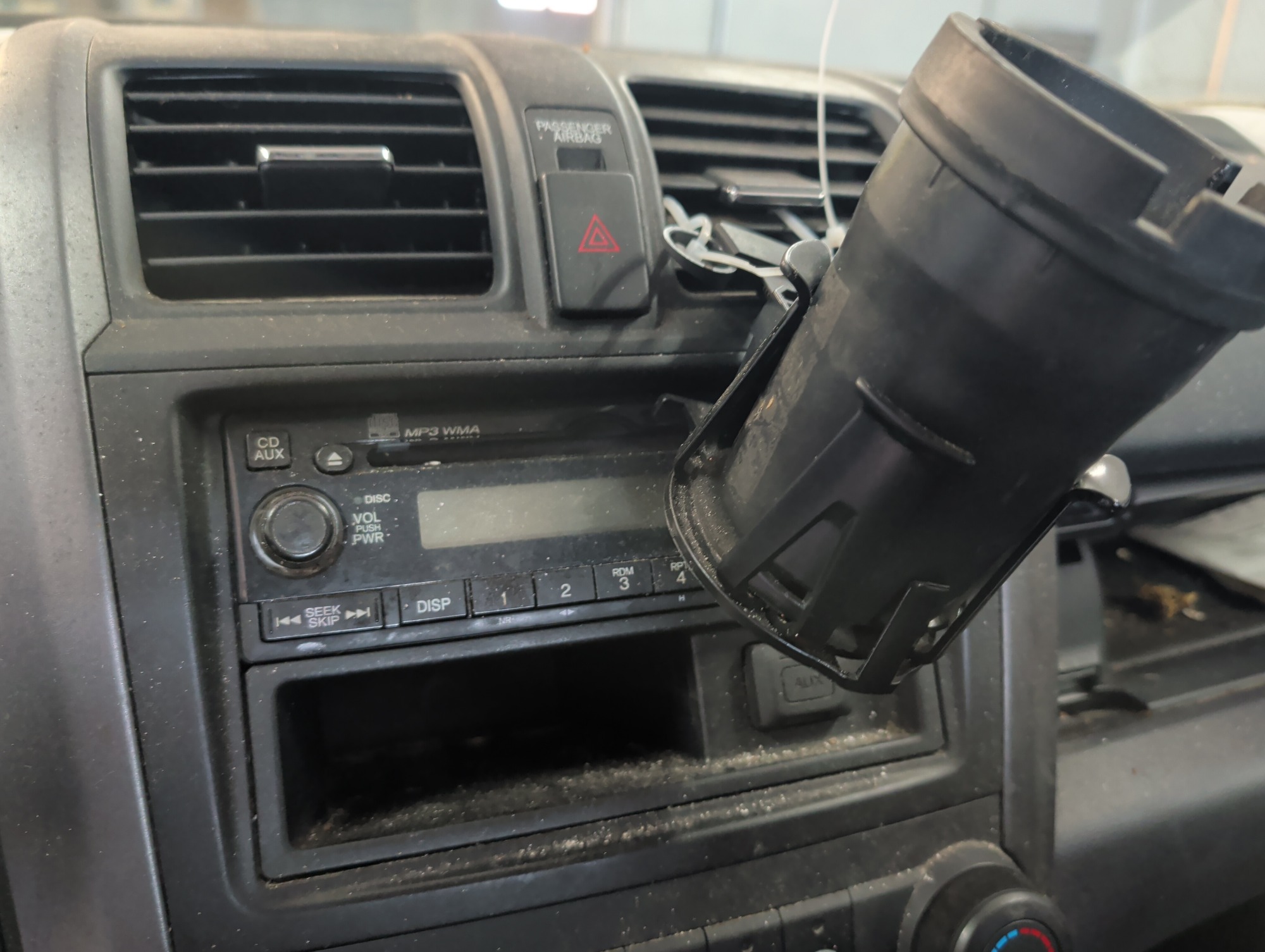 2007 honda cr-v lx-4wd-at with 271539 miles for sale near elk-river, minnesota 106427_39_radio_closeup.jpg