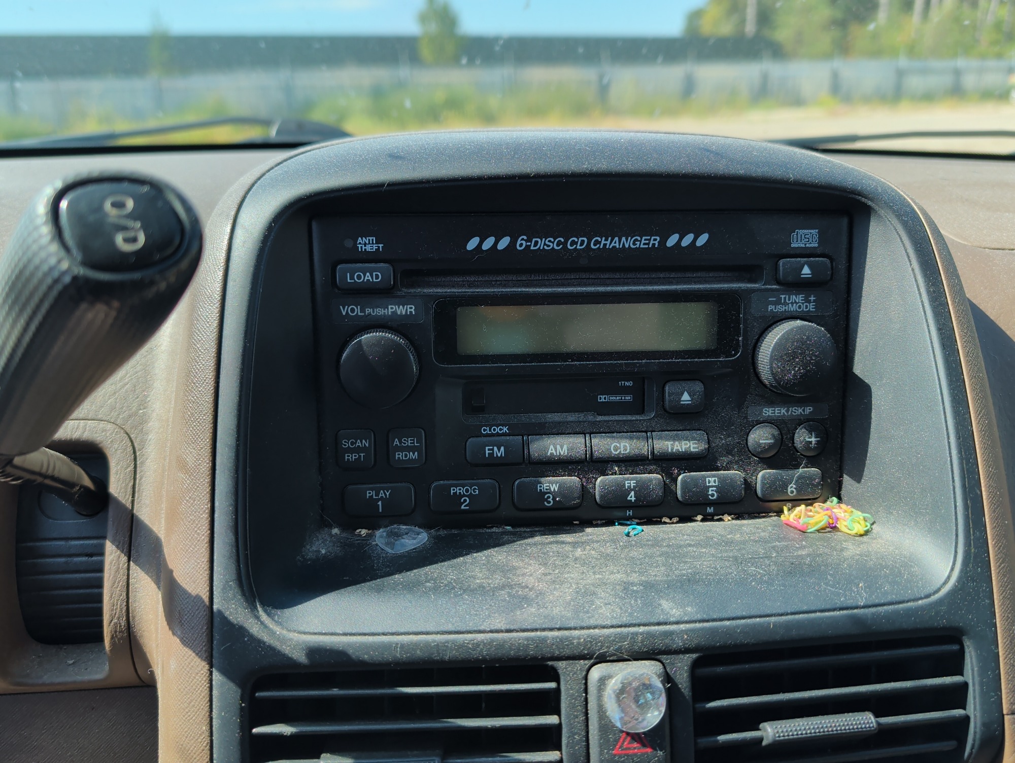 2004 honda cr-v ex-4wd-at with 137005 miles for sale near elk-river, minnesota 106428_39_radio_closeup.jpg