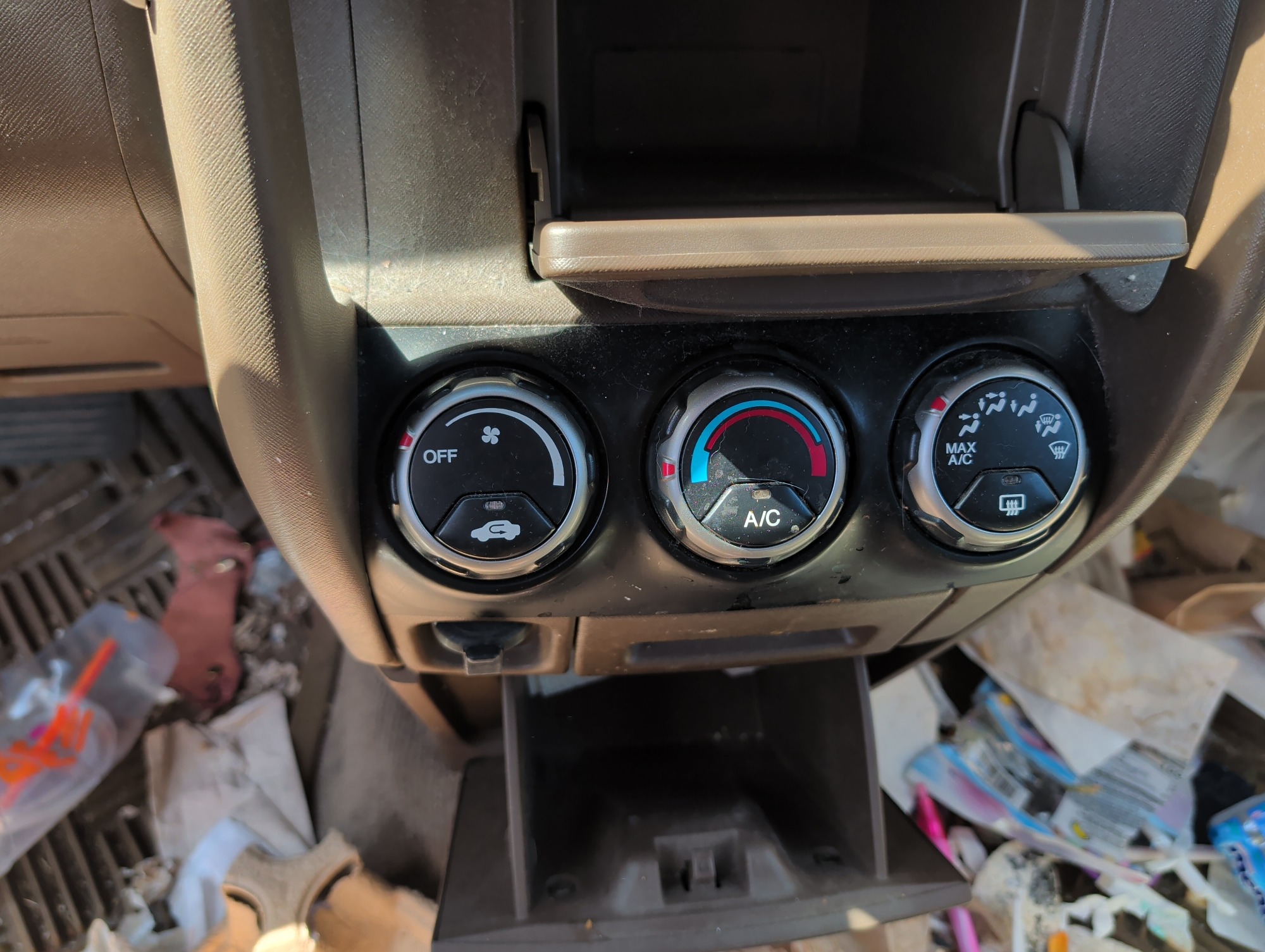 2004 honda cr-v ex-4wd-at with 137005 miles for sale near elk-river, minnesota 106428_40_climate_control.jpg