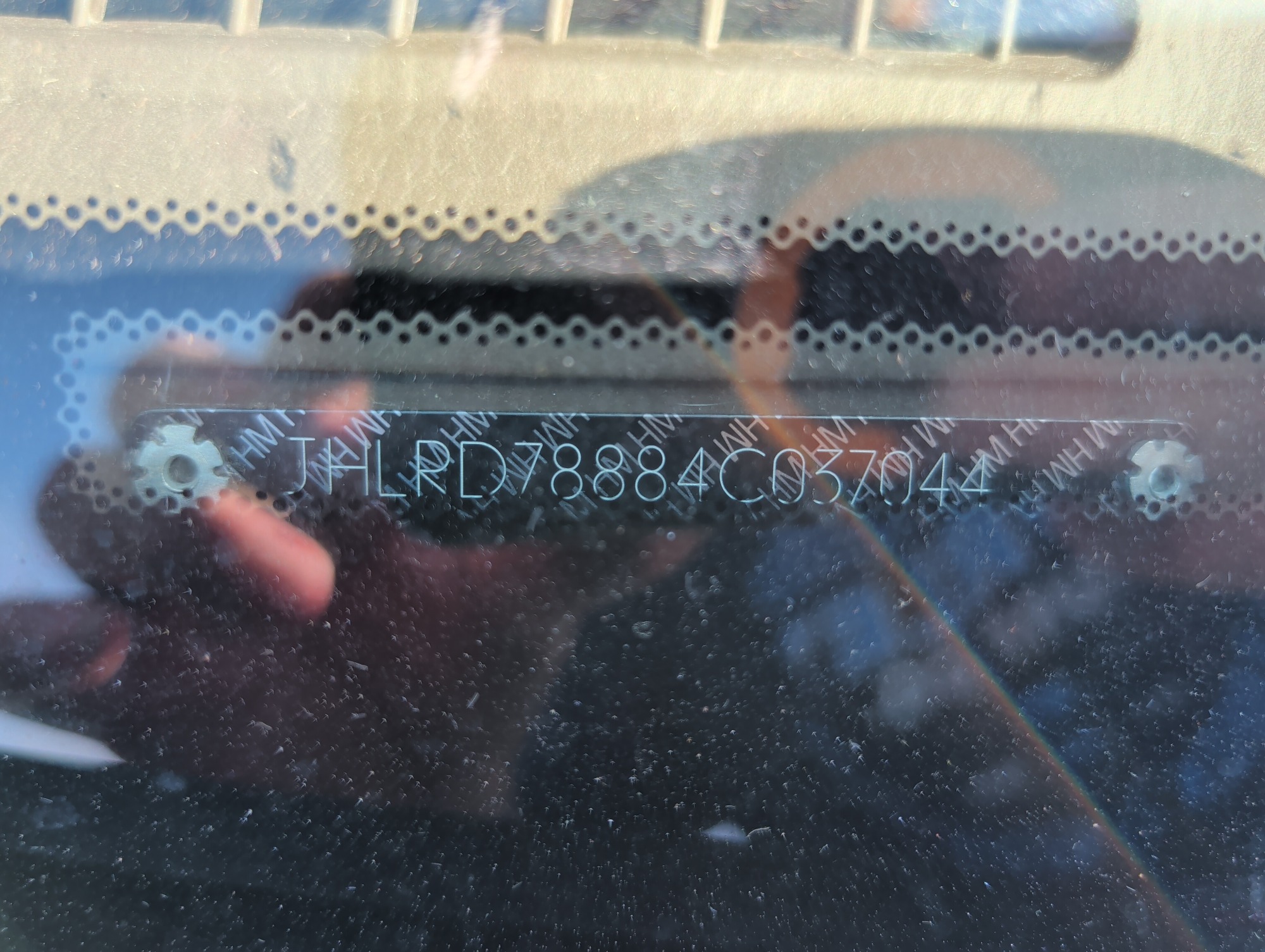 2004 honda cr-v ex-4wd-at with 137005 miles for sale near elk-river, minnesota 106428_48_windshield_vin_plate.jpg