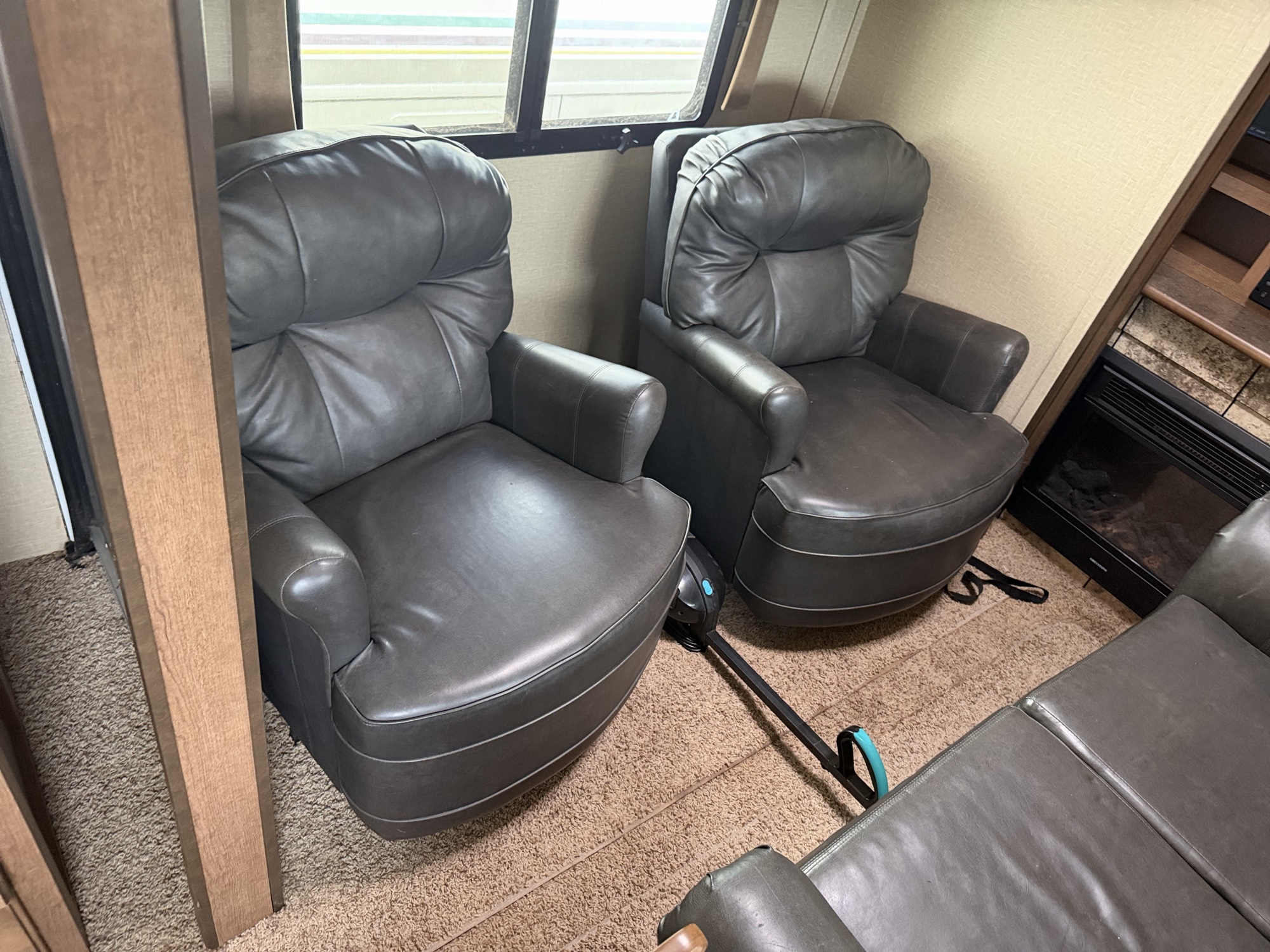 2013 cruiser-rv unknown - for sale near elk-river, minnesota 106430_28_pass_rear_seat.jpg
