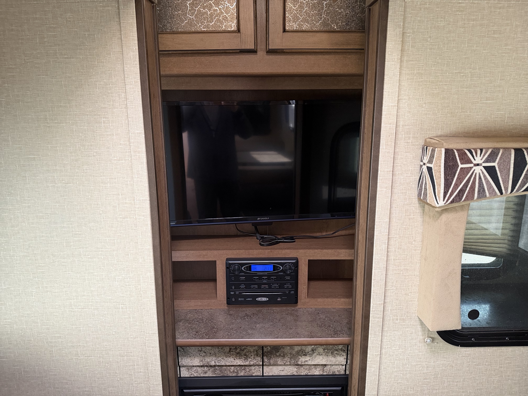 2013 cruiser-rv unknown - for sale near elk-river, minnesota 106430_29_third_row_seat.jpg