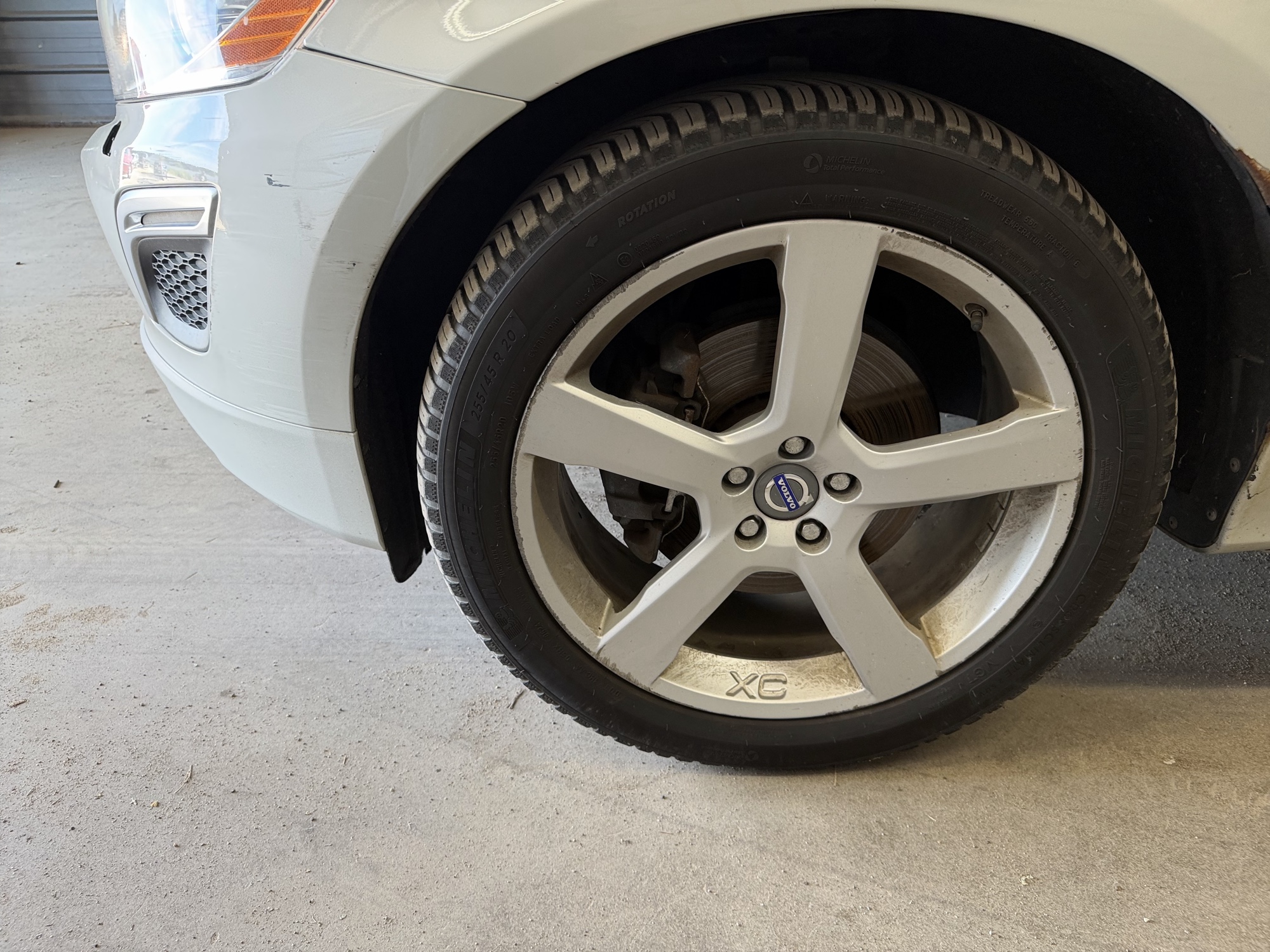 2011 volvo xc60 t6-awd with 136665 miles for sale near elk-river, minnesota 106432_12_drv_front_wheel.jpg