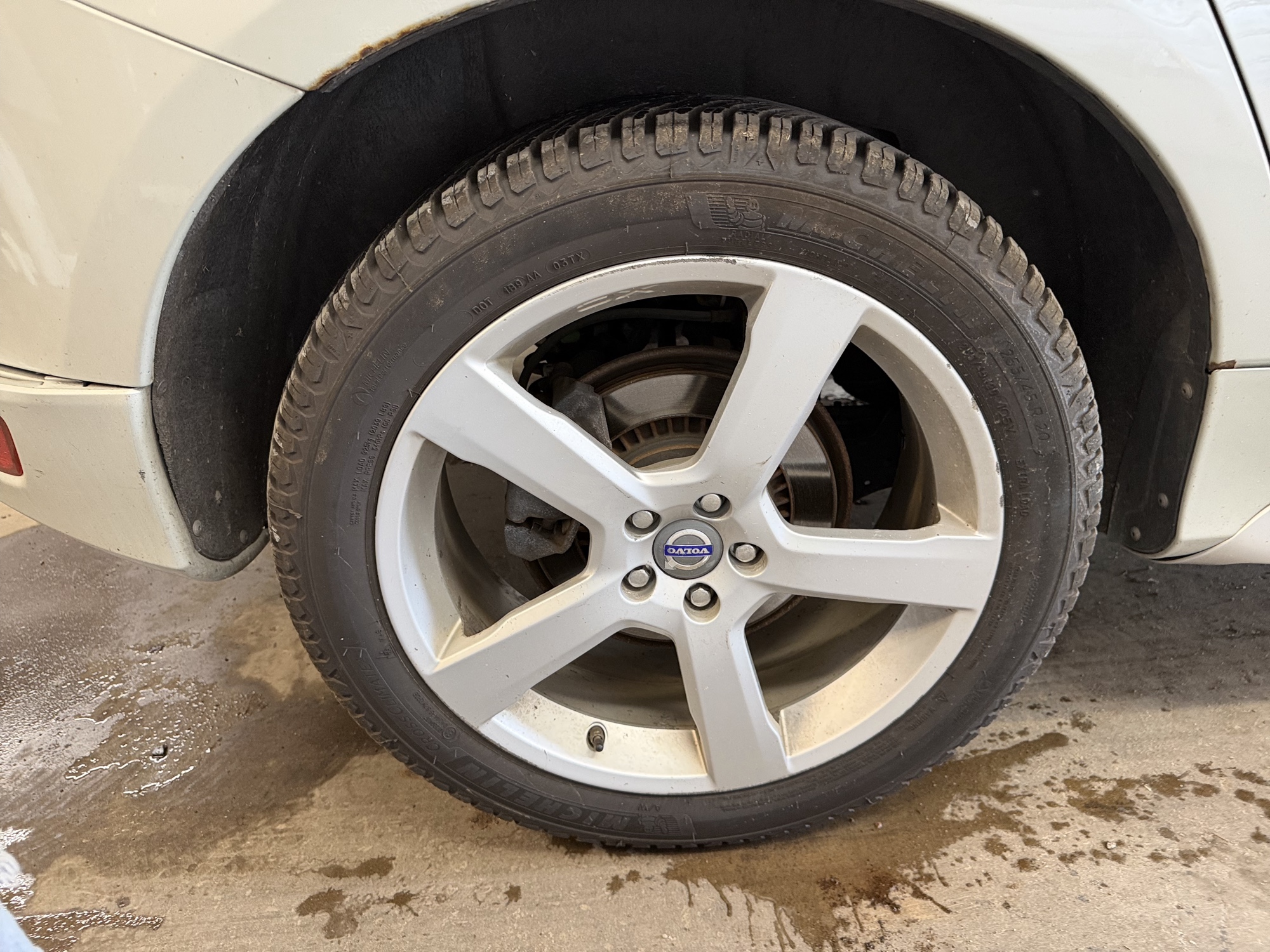 2011 volvo xc60 t6-awd with 136665 miles for sale near elk-river, minnesota 106432_14_rear_pass_wheel.jpg