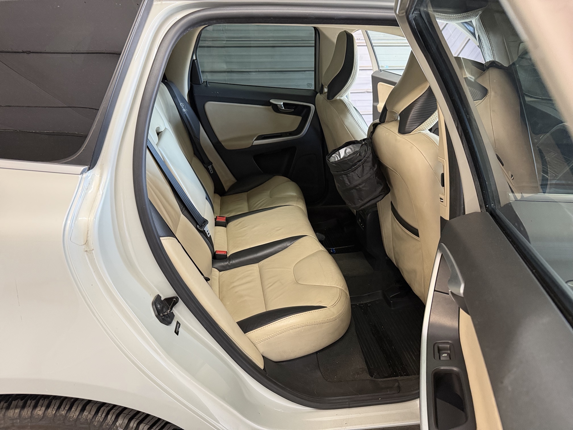 2011 volvo xc60 t6-awd with 136665 miles for sale near elk-river, minnesota 106432_28_pass_rear_seat.jpg