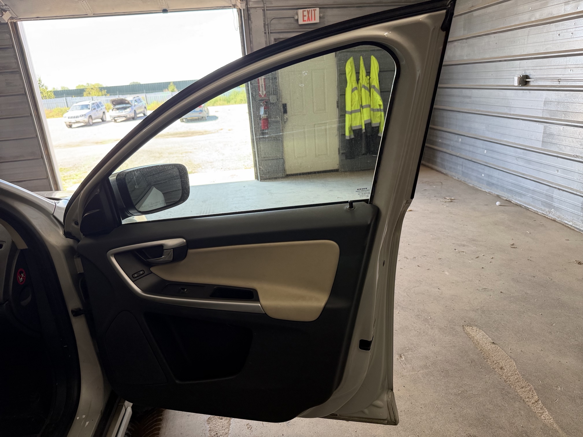2011 volvo xc60 t6-awd with 136665 miles for sale near elk-river, minnesota 106432_32_passenger_door_panel.jpg
