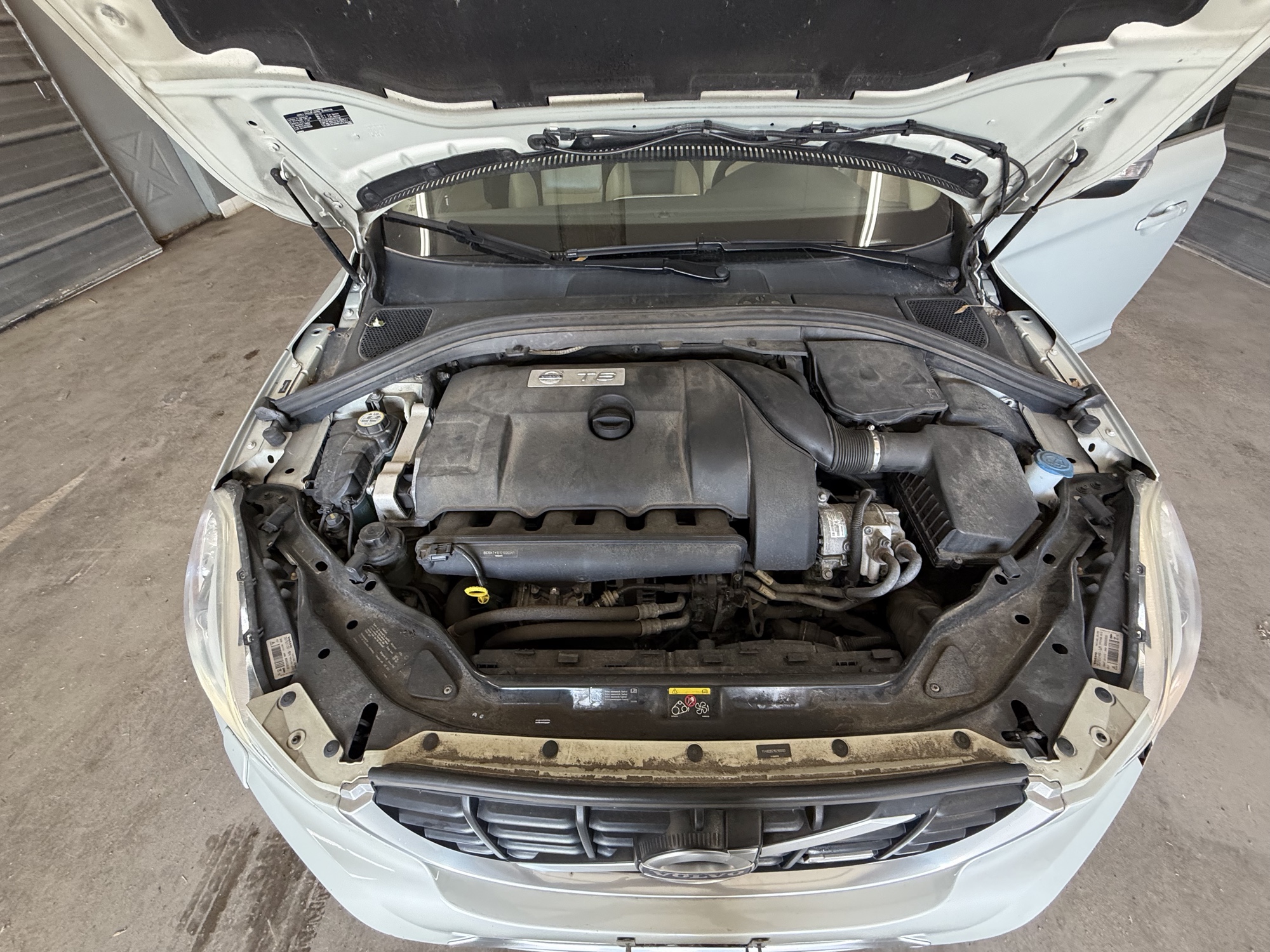 2011 volvo xc60 t6-awd with 136665 miles for sale near elk-river, minnesota 106432_49_engine_bay.jpg
