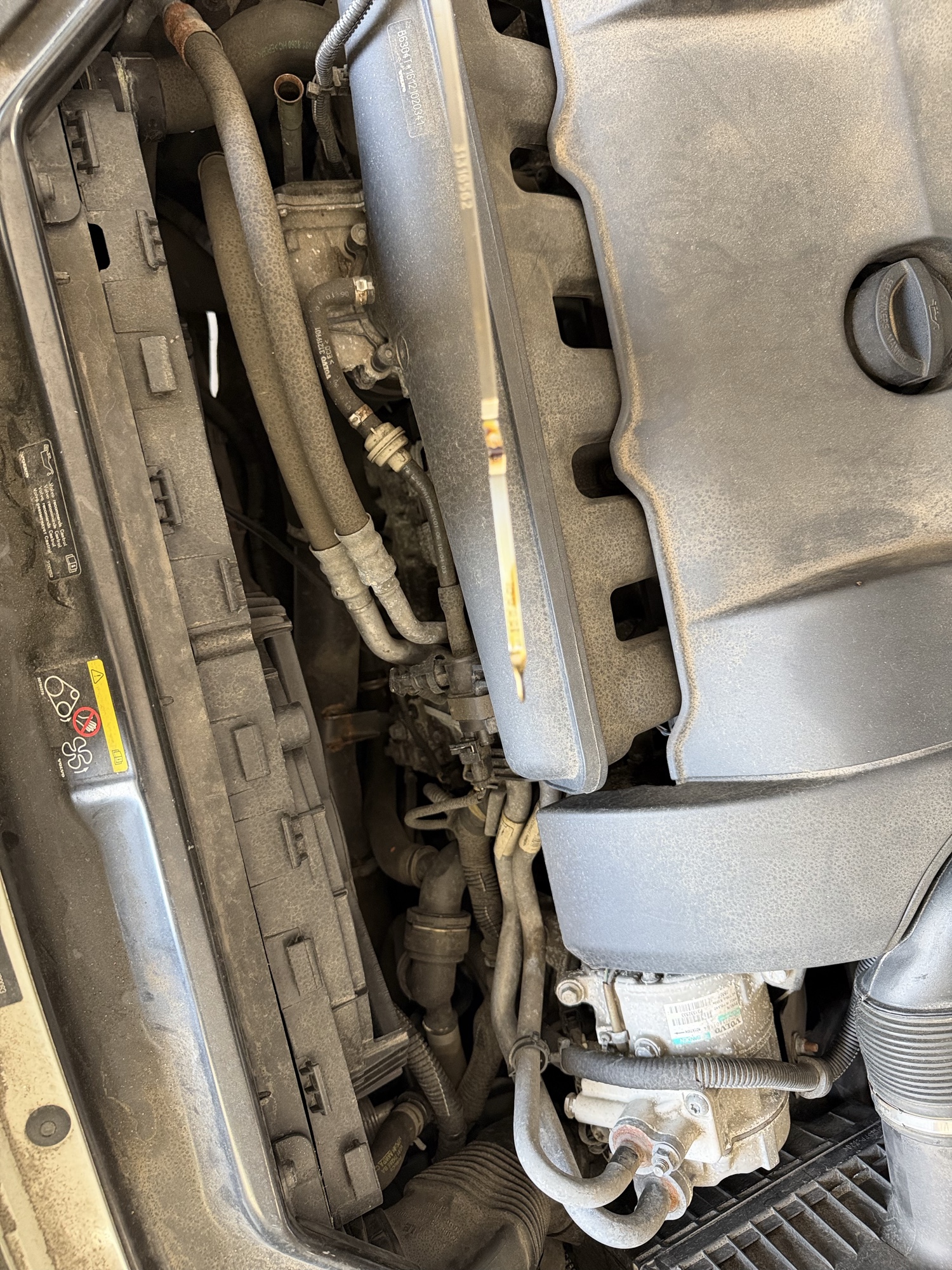 2011 volvo xc60 t6-awd with 136665 miles for sale near elk-river, minnesota 106432_50_oil_dipstick.jpg