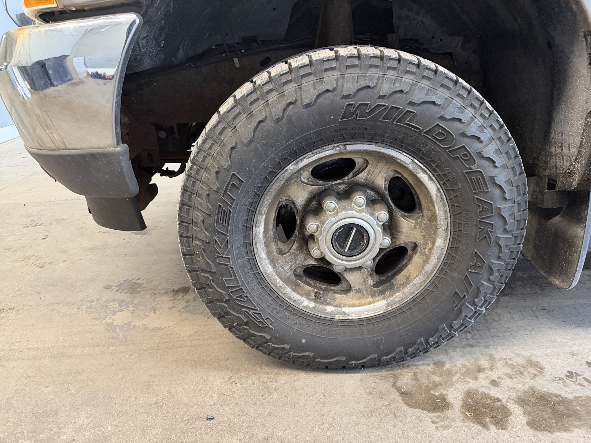 2002 ford f-250-sd with 205001 miles for sale near elk-river, minnesota 106433_12_drv_front_wheel.jpg