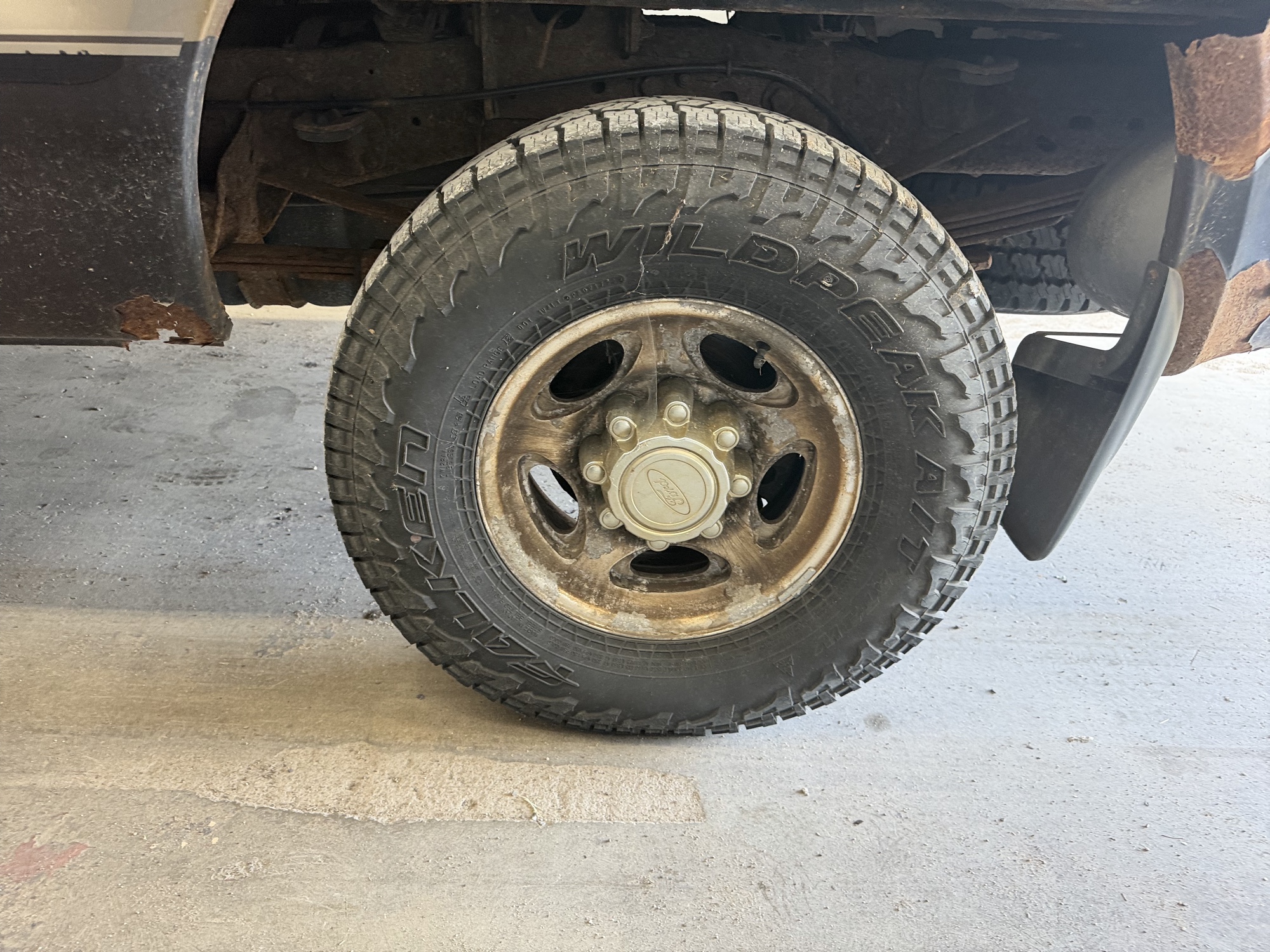 2002 ford f-250-sd with 205001 miles for sale near elk-river, minnesota 106433_13_rear_drv_wheel.jpg