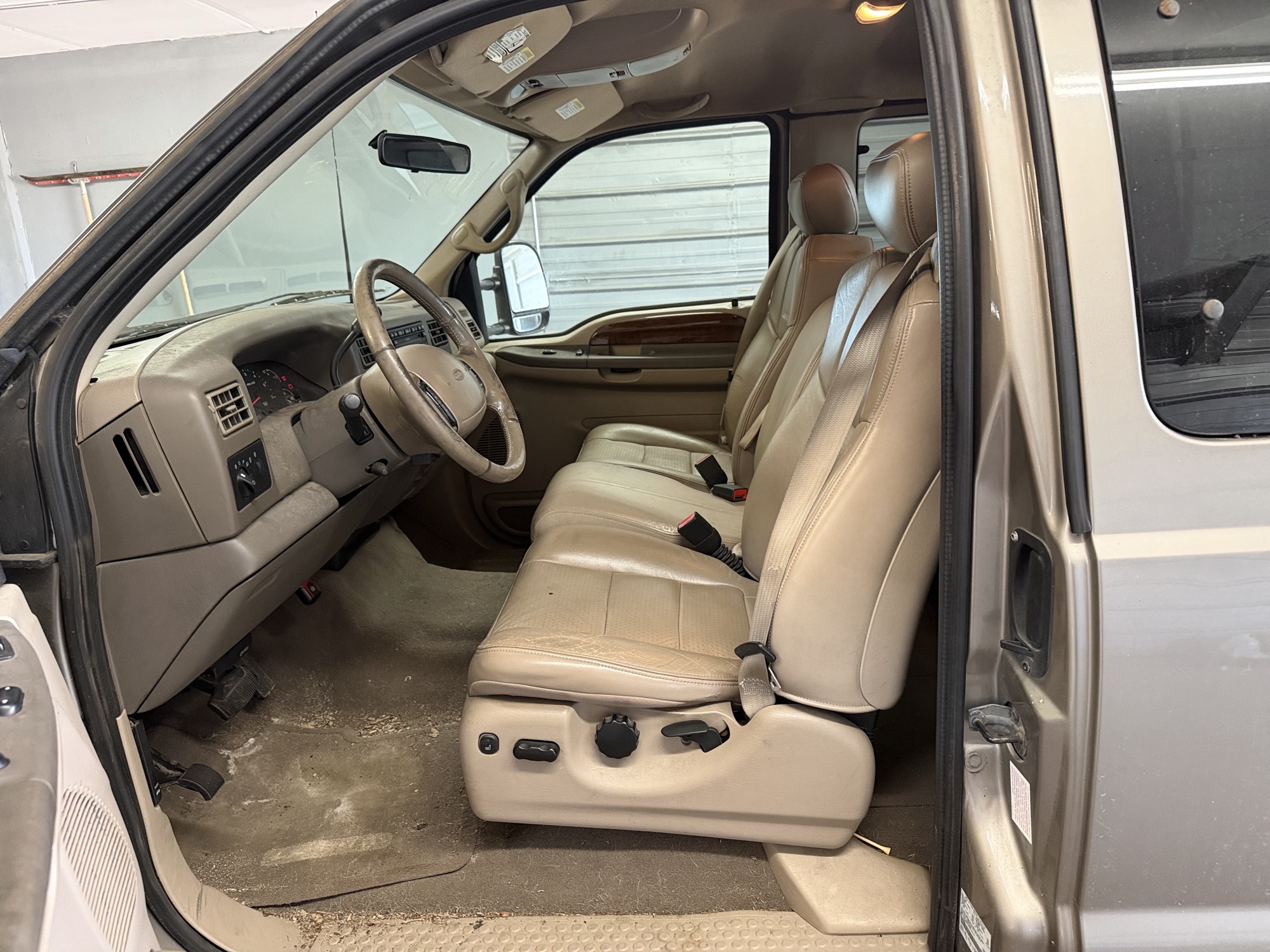 2002 ford f-250-sd with 205001 miles for sale near elk-river, minnesota 106433_22_driver_seat.jpg