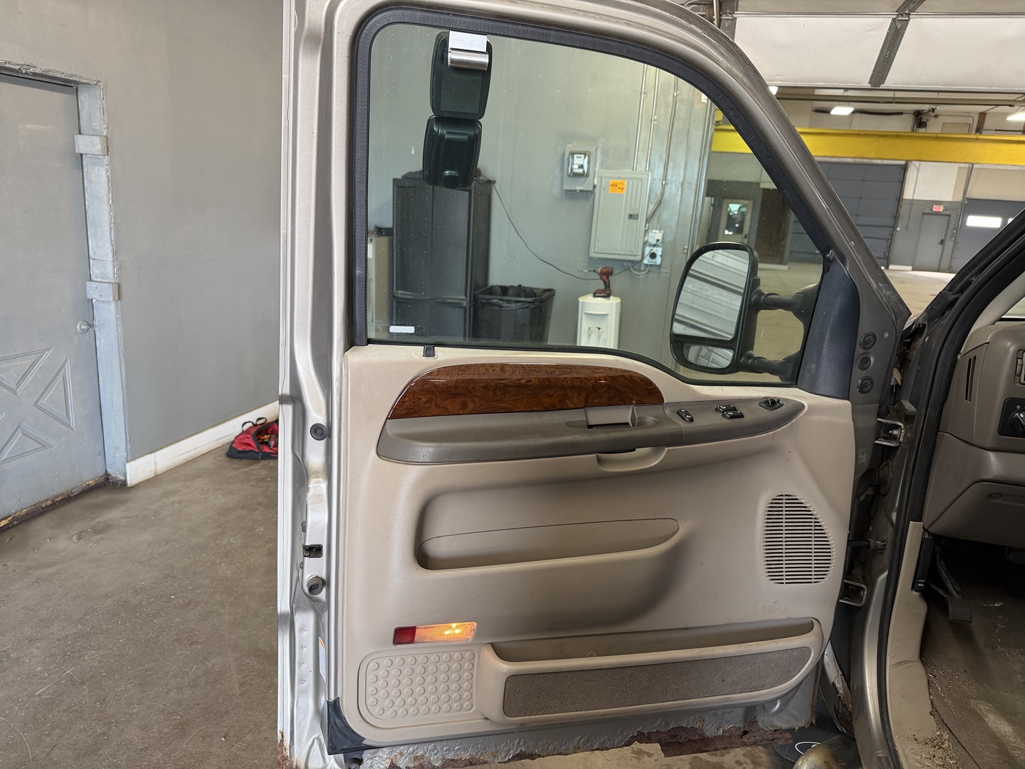 2002 ford f-250-sd with 205001 miles for sale near elk-river, minnesota 106433_23_driver_door_panel.jpg