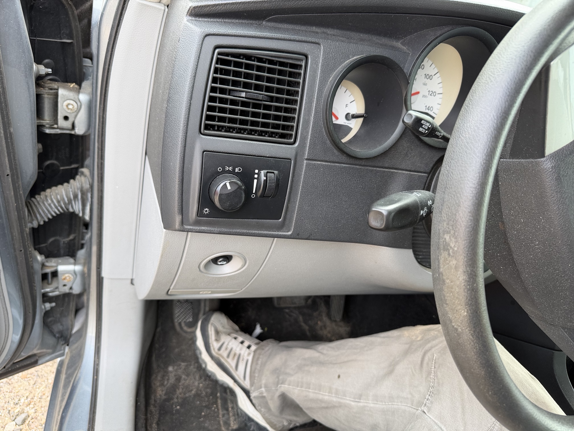 2006 dodge charger base with 164904 miles for sale near elk-river, minnesota 106434_37_left_of_steering_wheel.jpg