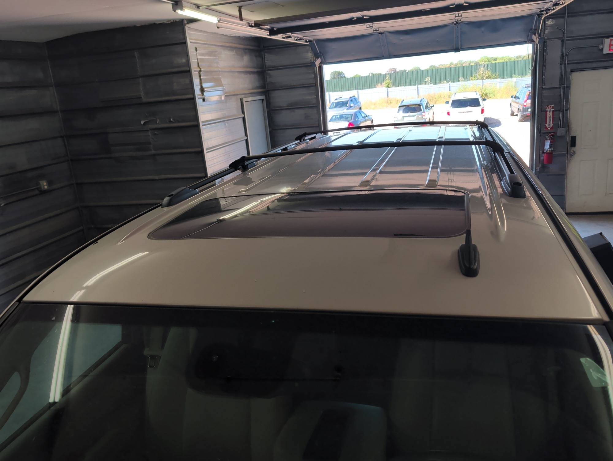 2007 chevrolet suburban ls-1500-4wd with 182367 miles for sale near elk-river, minnesota 106439_11_roof.jpg
