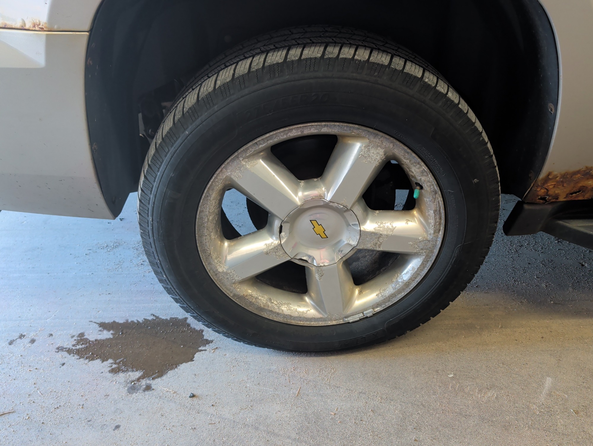 2007 chevrolet suburban ls-1500-4wd with 182367 miles for sale near elk-river, minnesota 106439_14_rear_pass_wheel.jpg