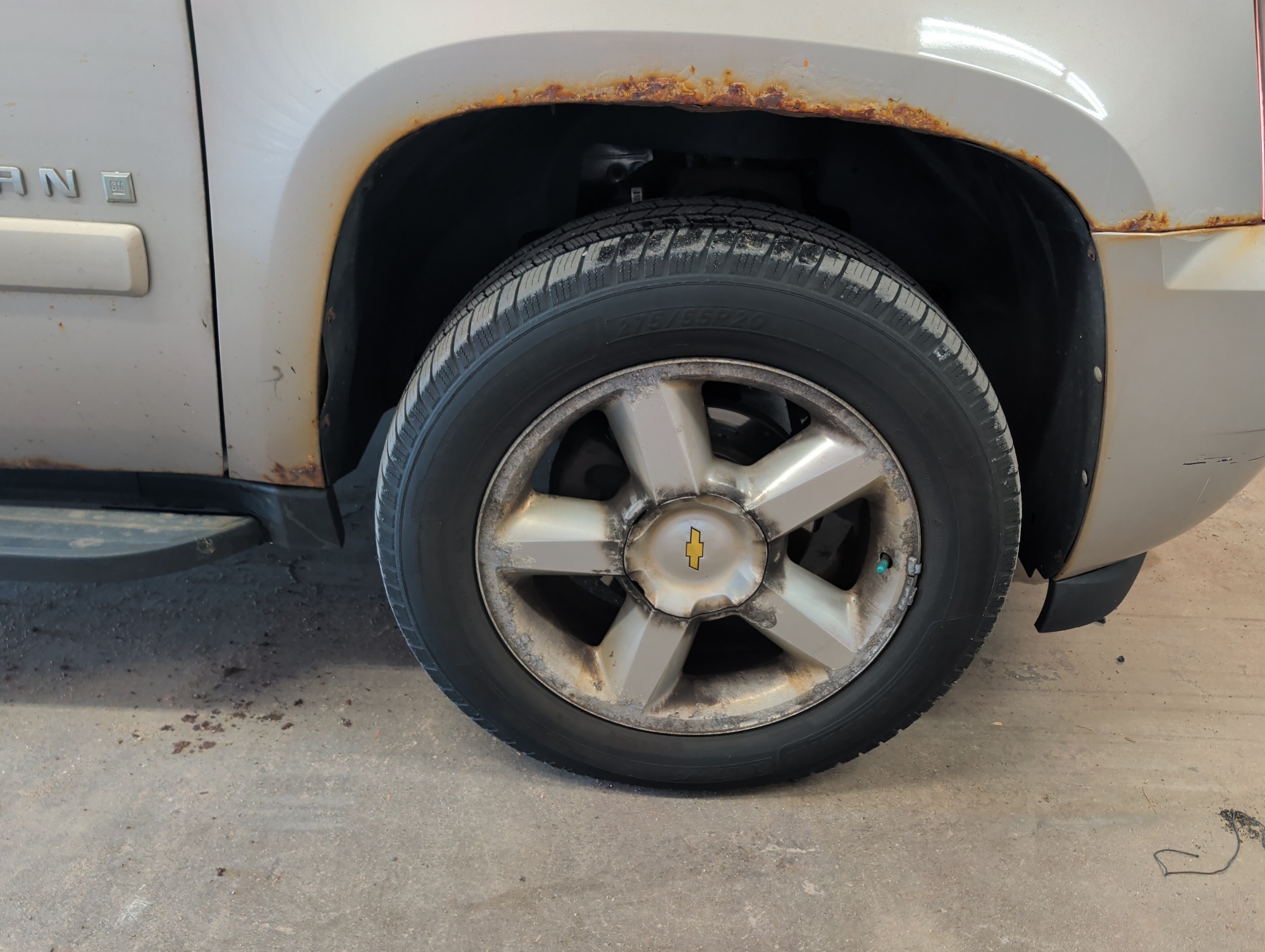 2007 chevrolet suburban ls-1500-4wd with 182367 miles for sale near elk-river, minnesota 106439_15_front_pass_wheel.jpg