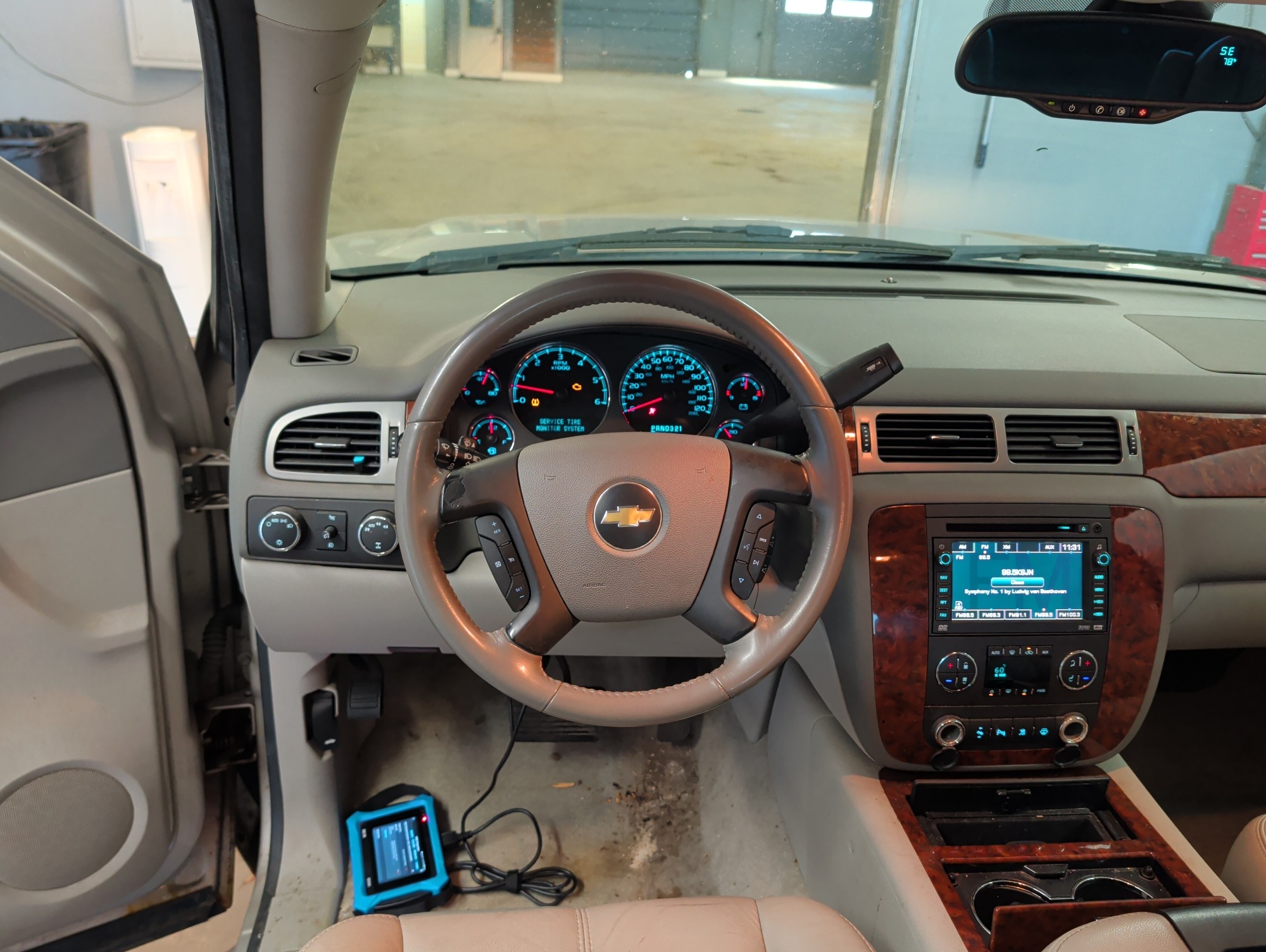 2007 chevrolet suburban ls-1500-4wd with 182367 miles for sale near elk-river, minnesota 106439_33_dash_from_driver.jpg
