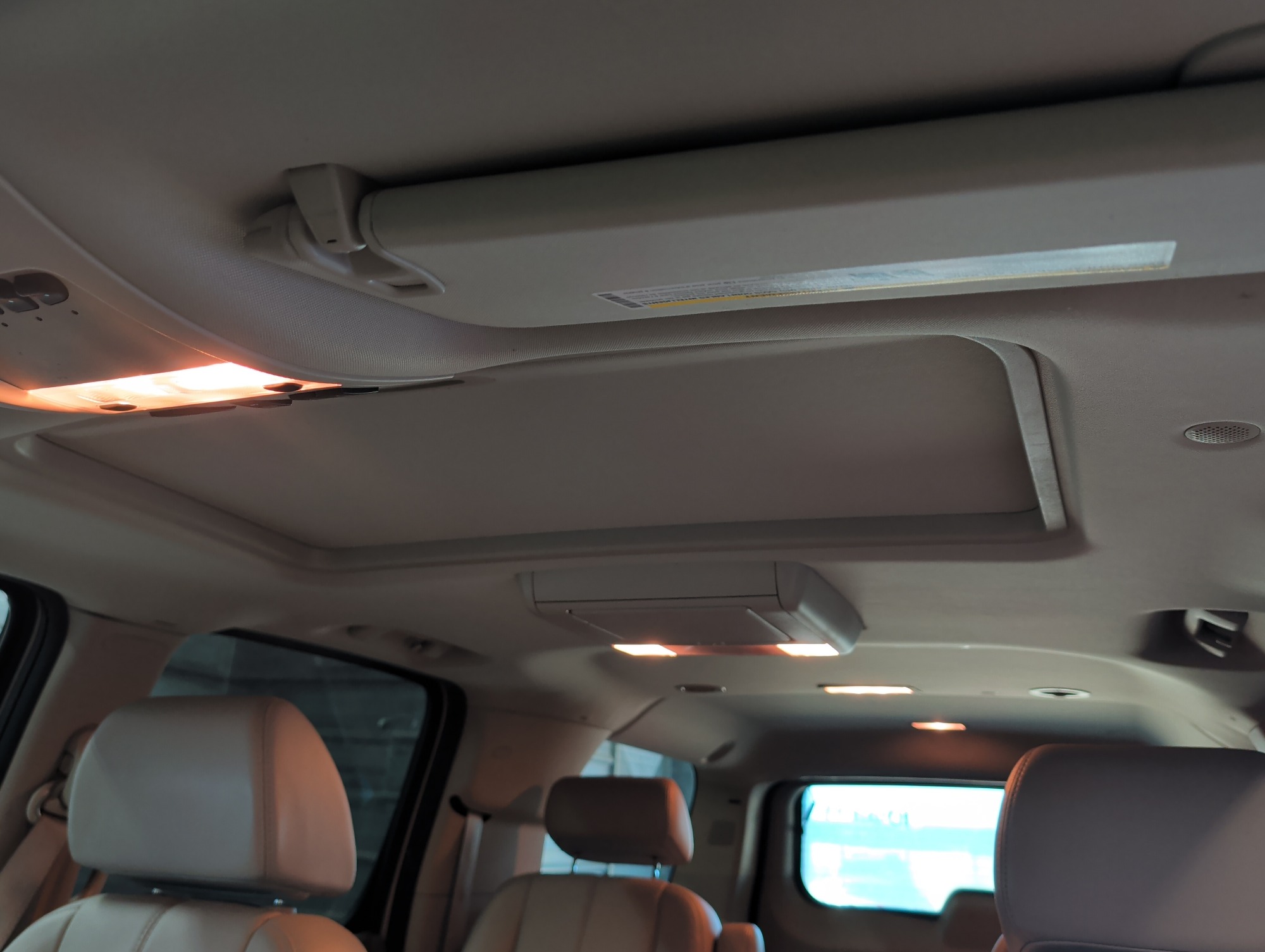 2007 chevrolet suburban ls-1500-4wd with 182367 miles for sale near elk-river, minnesota 106439_35_headliner_sunroof.jpg