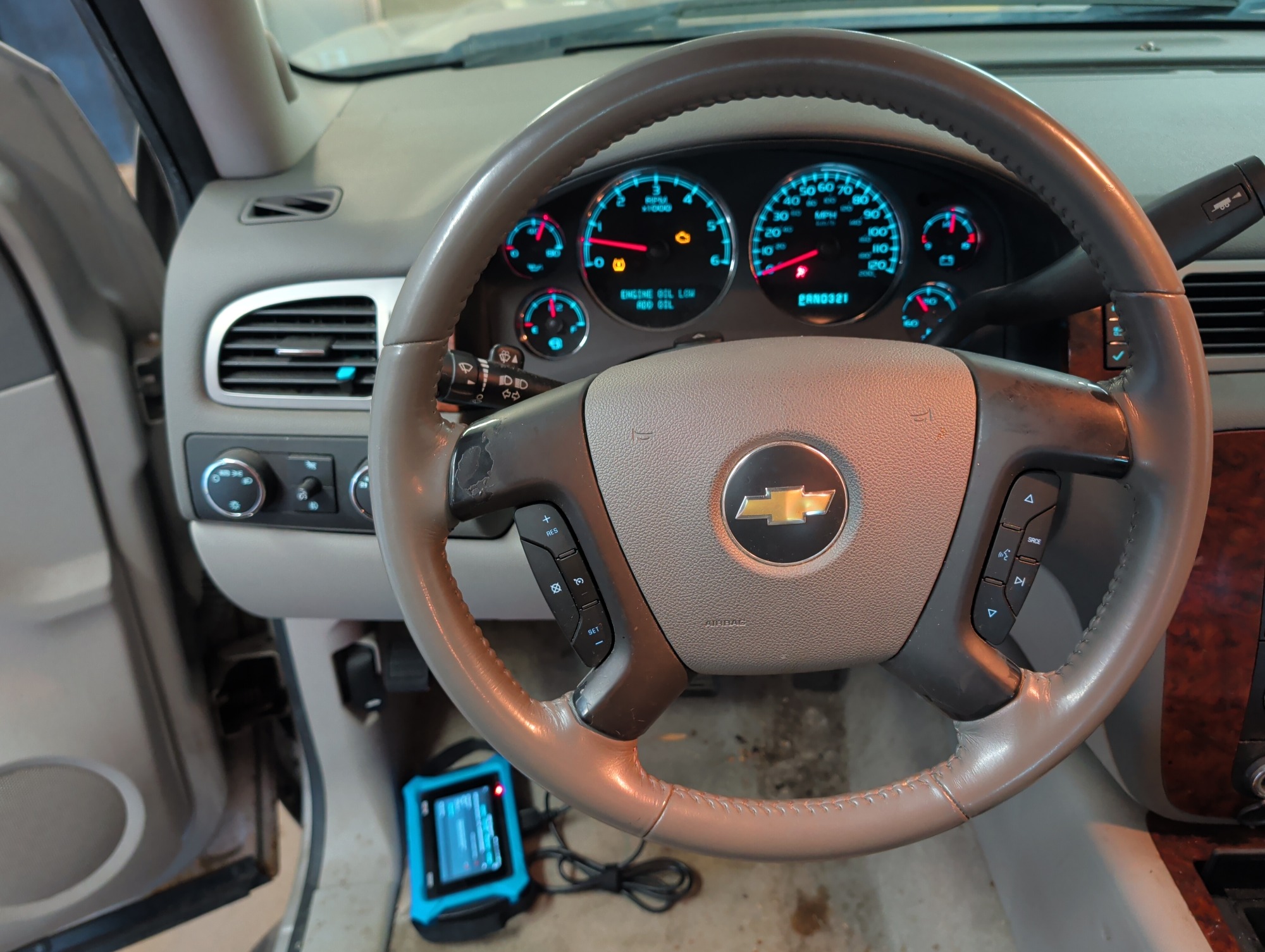 2007 chevrolet suburban ls-1500-4wd with 182367 miles for sale near elk-river, minnesota 106439_36_steering_wheel.jpg