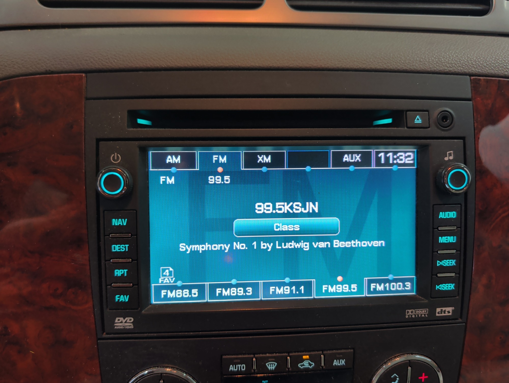 2007 chevrolet suburban ls-1500-4wd with 182367 miles for sale near elk-river, minnesota 106439_39_radio_closeup.jpg