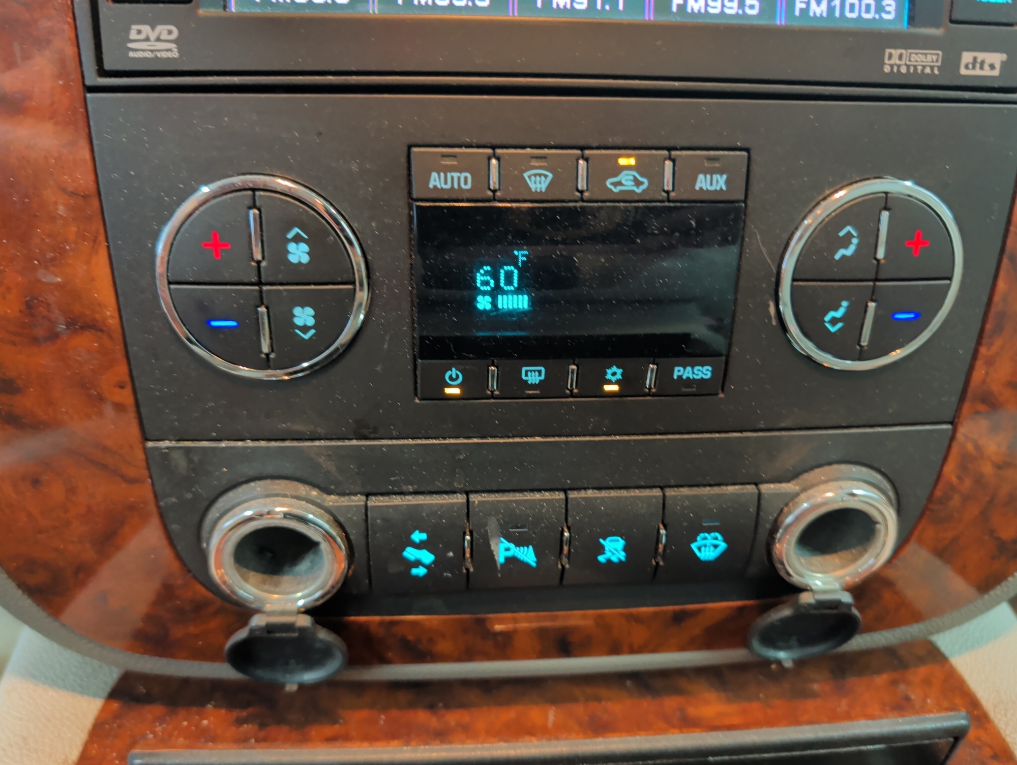 2007 chevrolet suburban ls-1500-4wd with 182367 miles for sale near elk-river, minnesota 106439_40_climate_control.jpg