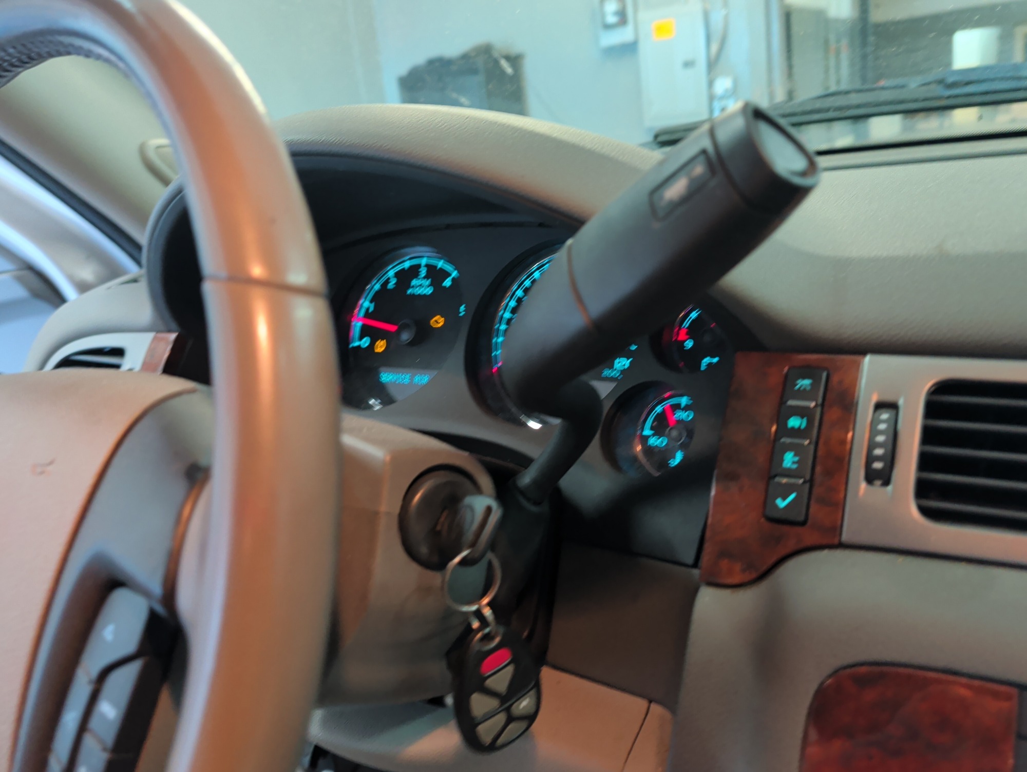2007 chevrolet suburban ls-1500-4wd with 182367 miles for sale near elk-river, minnesota 106439_41_shifter.jpg