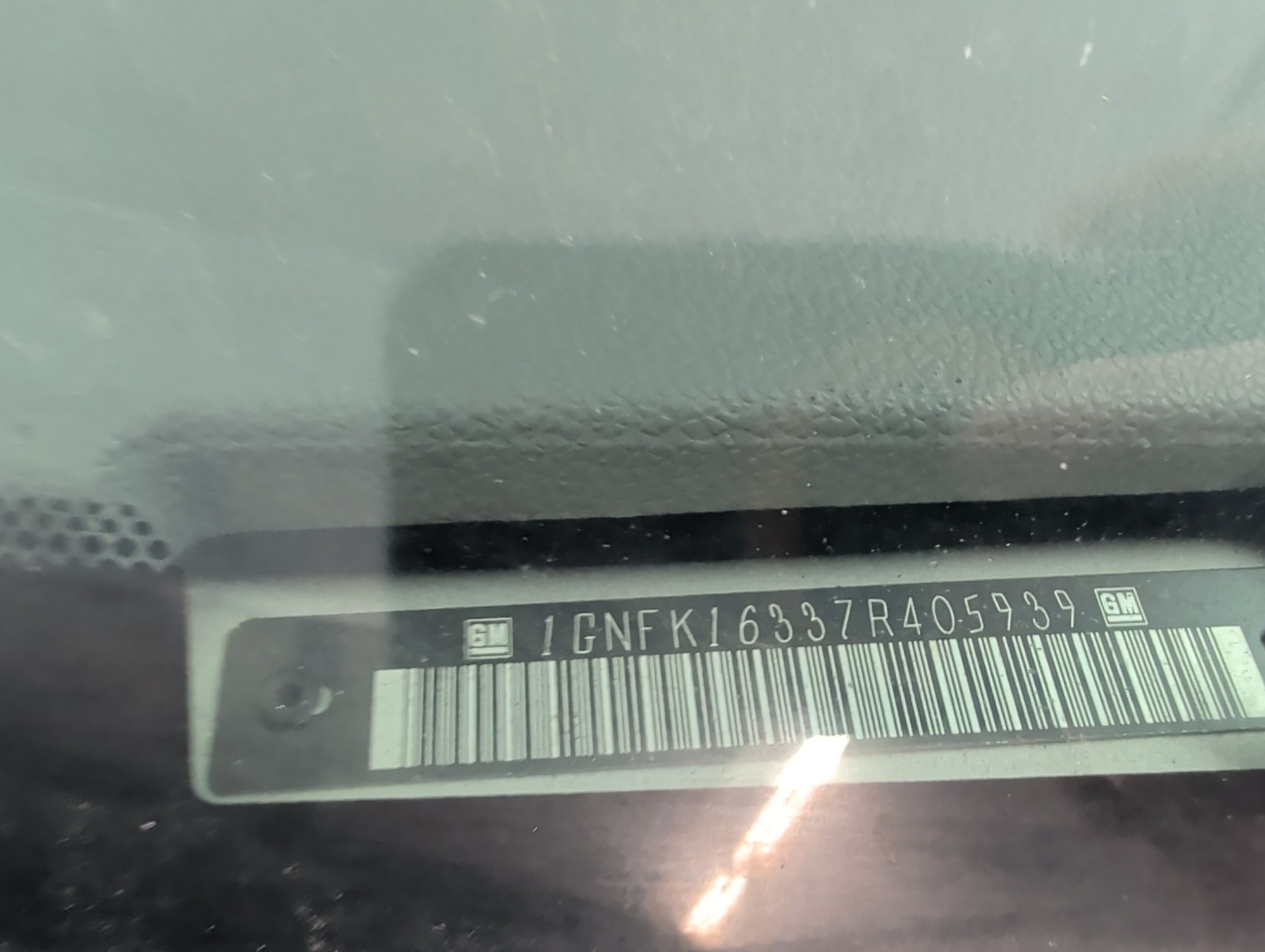2007 chevrolet suburban ls-1500-4wd with 182367 miles for sale near elk-river, minnesota 106439_48_windshield_vin_plate.jpg