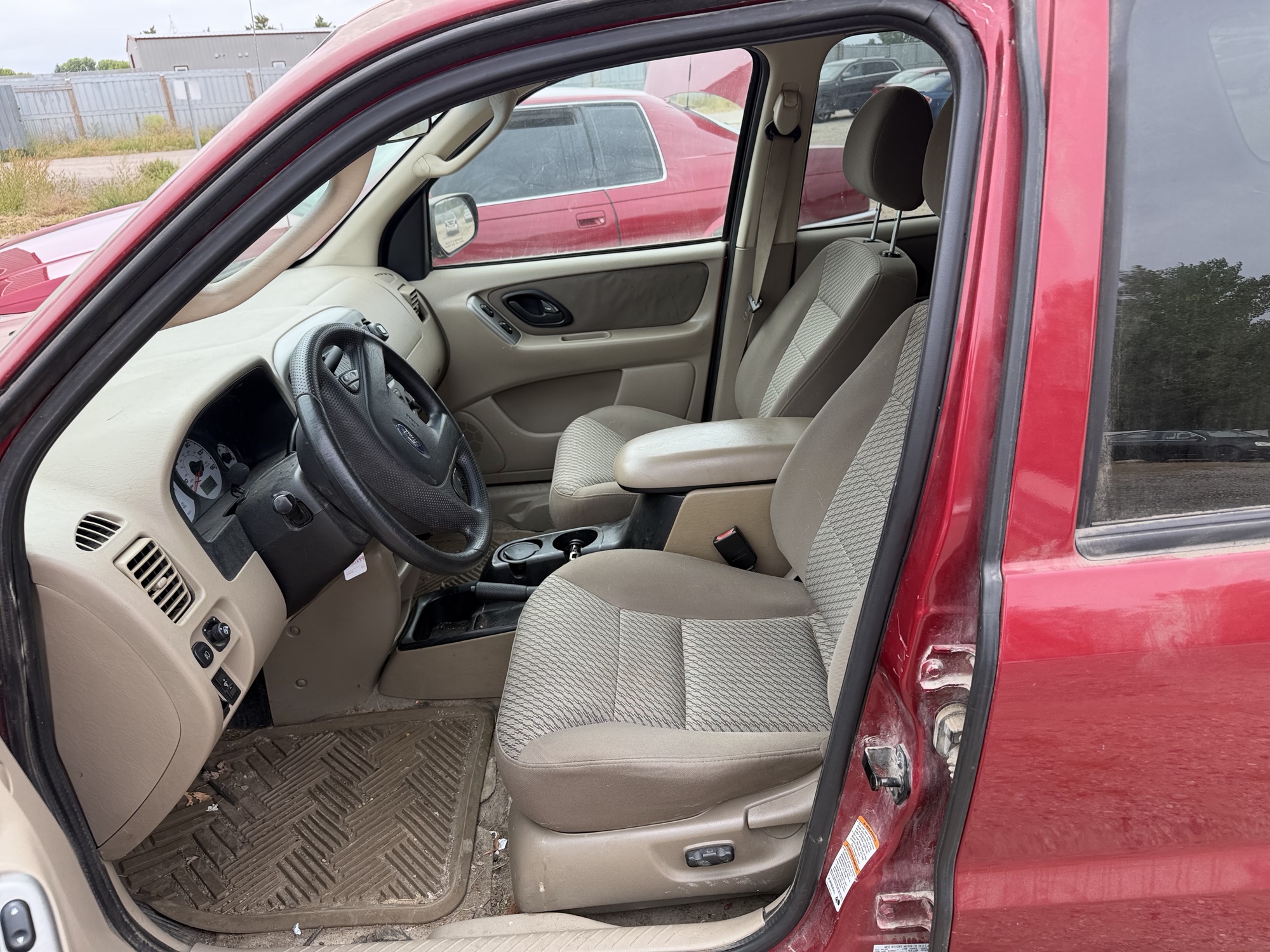 2004 ford escape xlt-2wd with 178342 miles for sale near elk-river, minnesota 106441_22_driver_seat.jpg