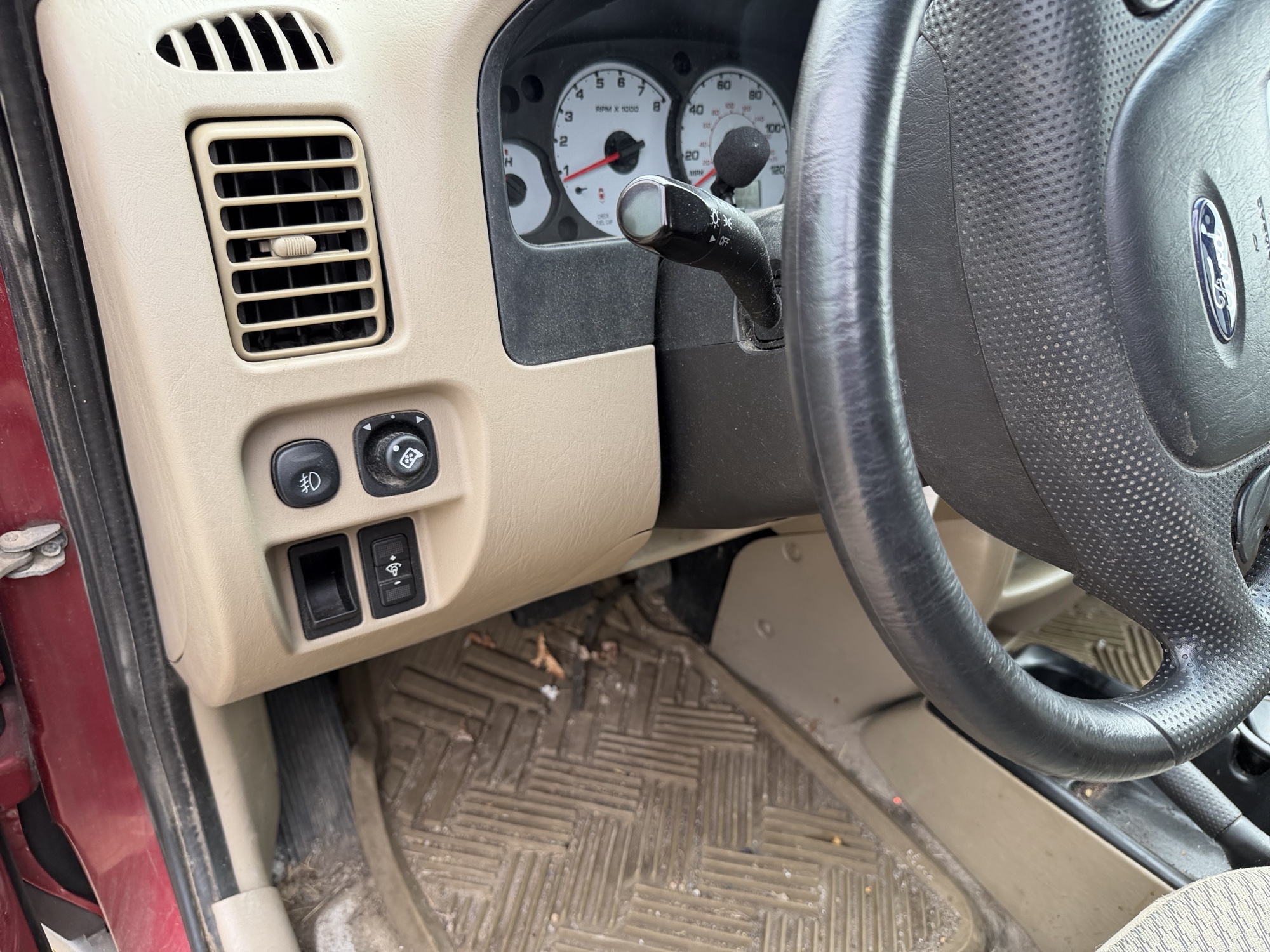 2004 ford escape xlt-2wd with 178342 miles for sale near elk-river, minnesota 106441_37_left_of_steering_wheel.jpg