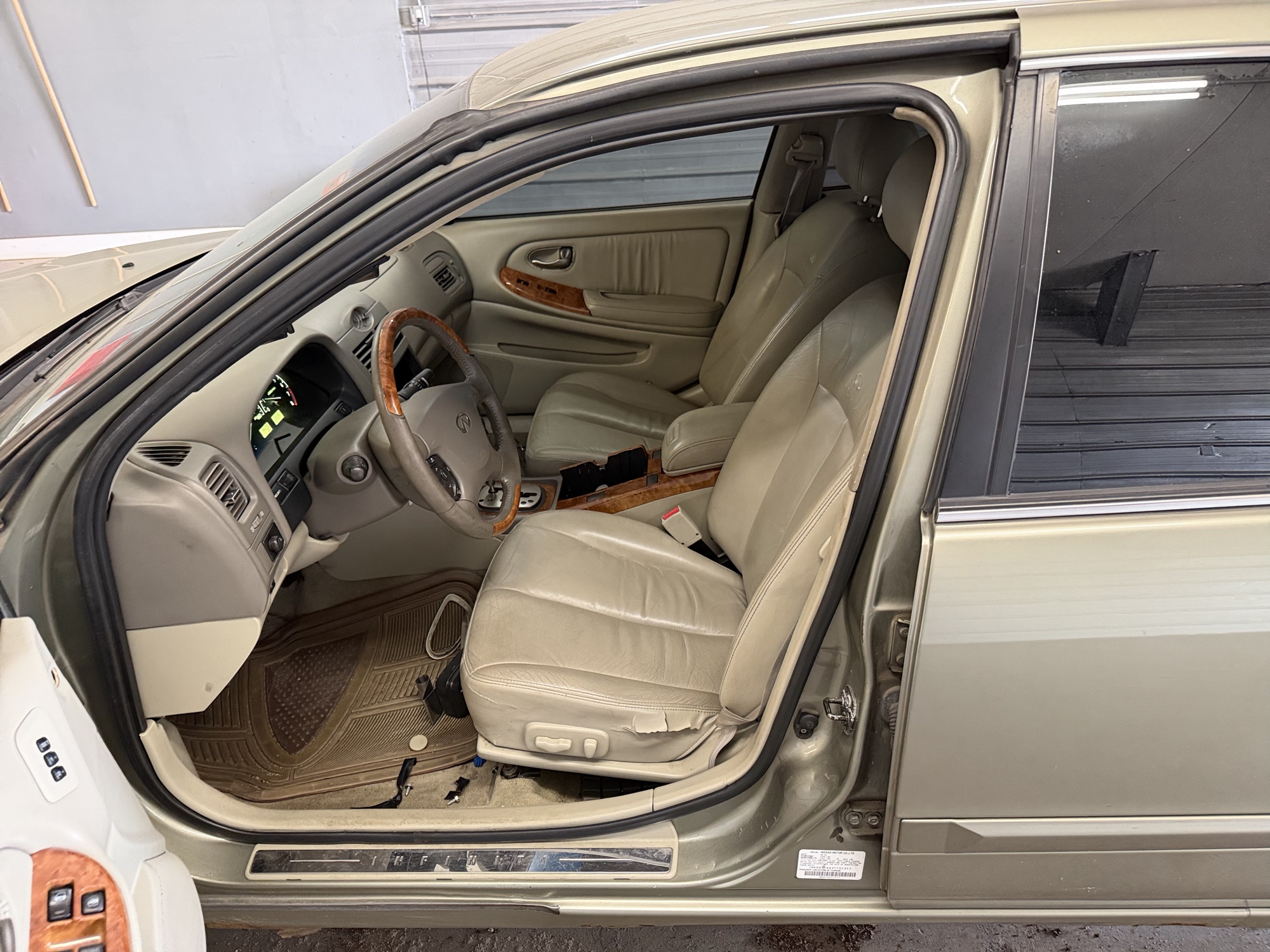 2003 infiniti i35 luxury with 176048 miles for sale near elk-river, minnesota 106442_22_driver_seat.jpg
