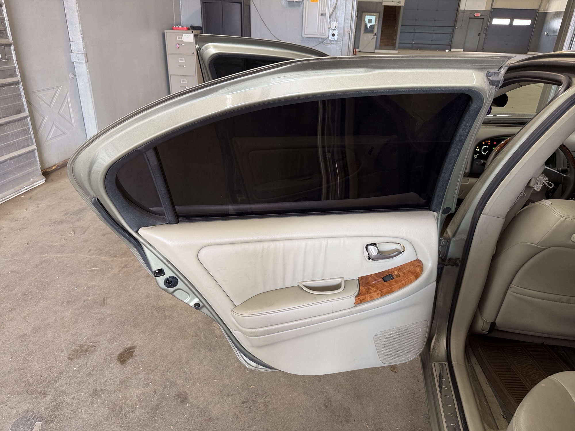 2003 infiniti i35 luxury with 176048 miles for sale near elk-river, minnesota 106442_25_drv_rear_door_panel.jpg