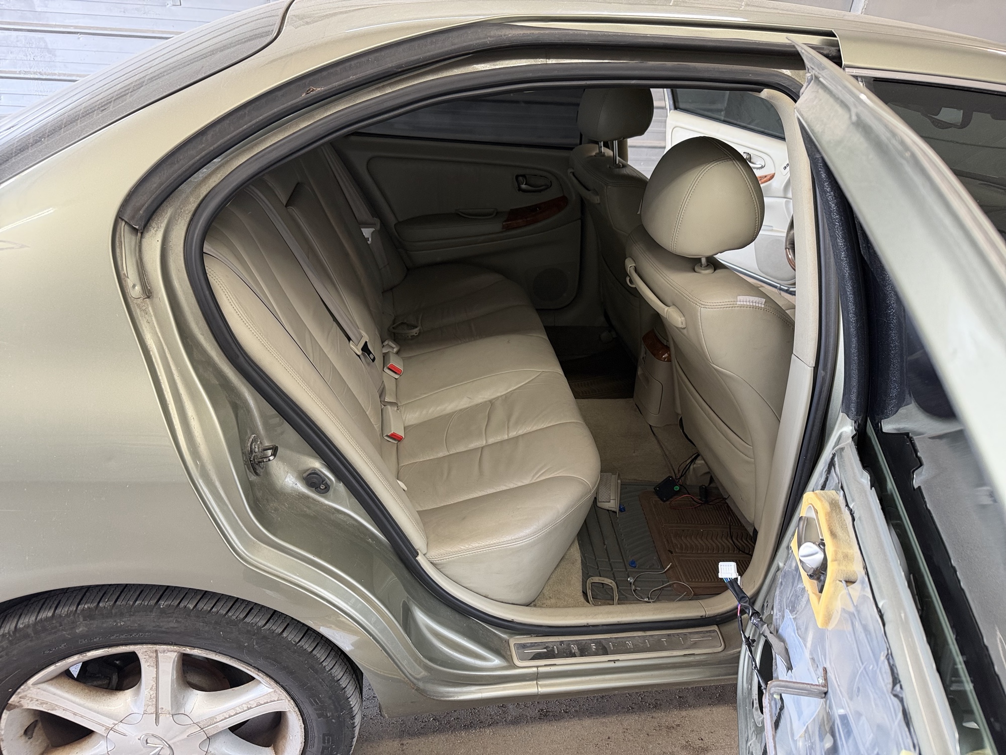 2003 infiniti i35 luxury with 176048 miles for sale near elk-river, minnesota 106442_28_pass_rear_seat.jpg