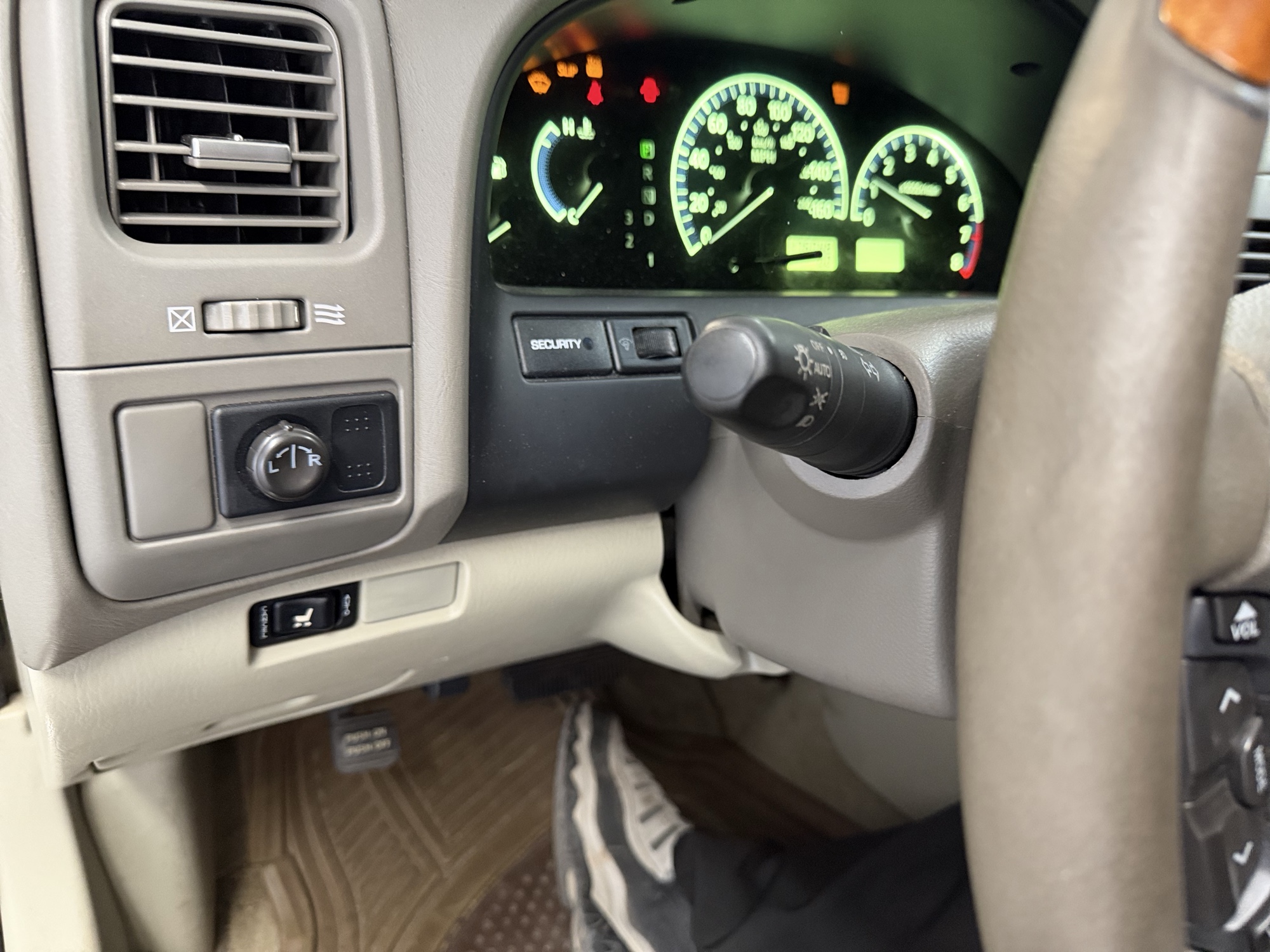 2003 infiniti i35 luxury with 176048 miles for sale near elk-river, minnesota 106442_37_left_of_steering_wheel.jpg