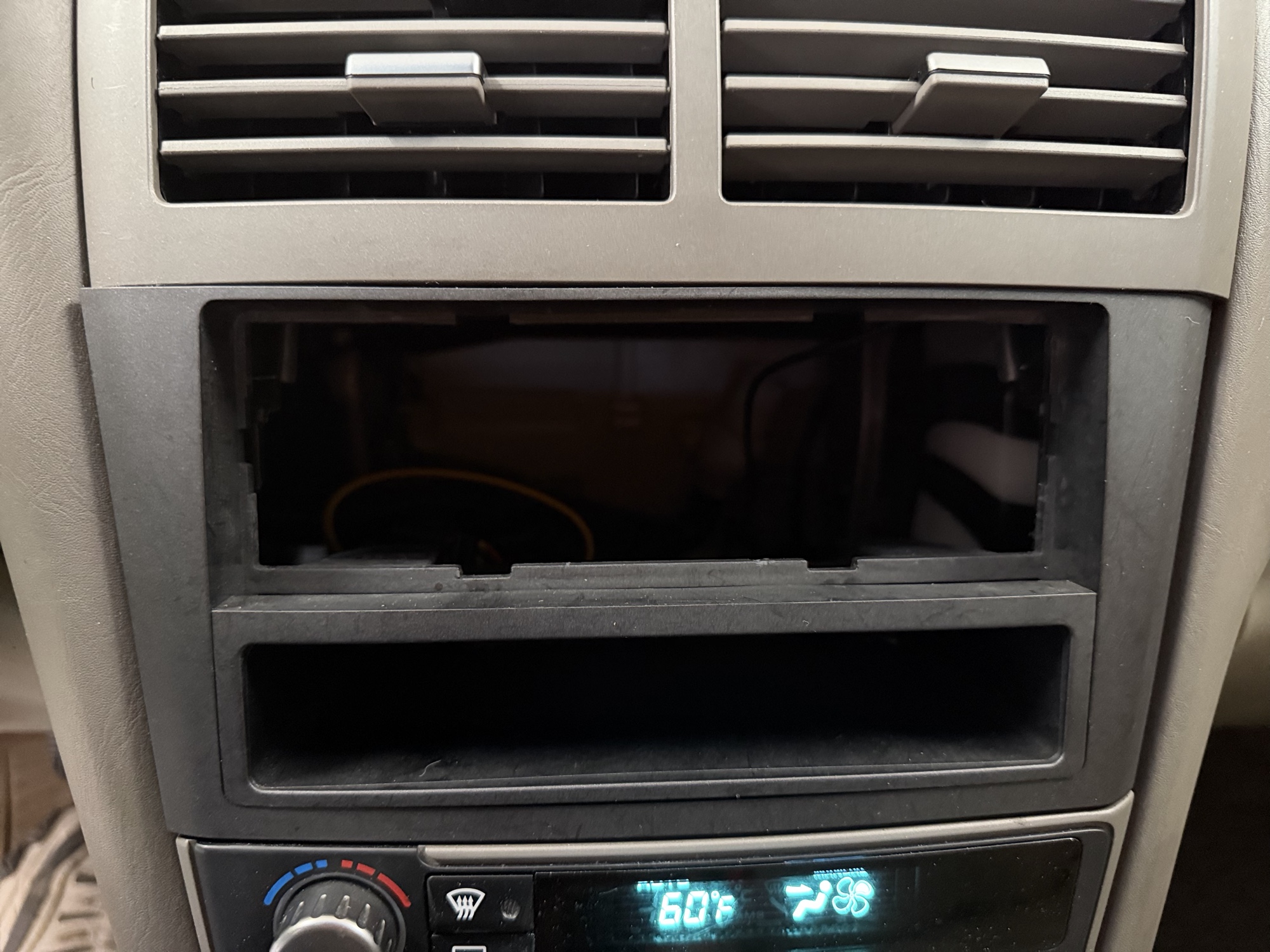 2003 infiniti i35 luxury with 176048 miles for sale near elk-river, minnesota 106442_39_radio_closeup.jpg