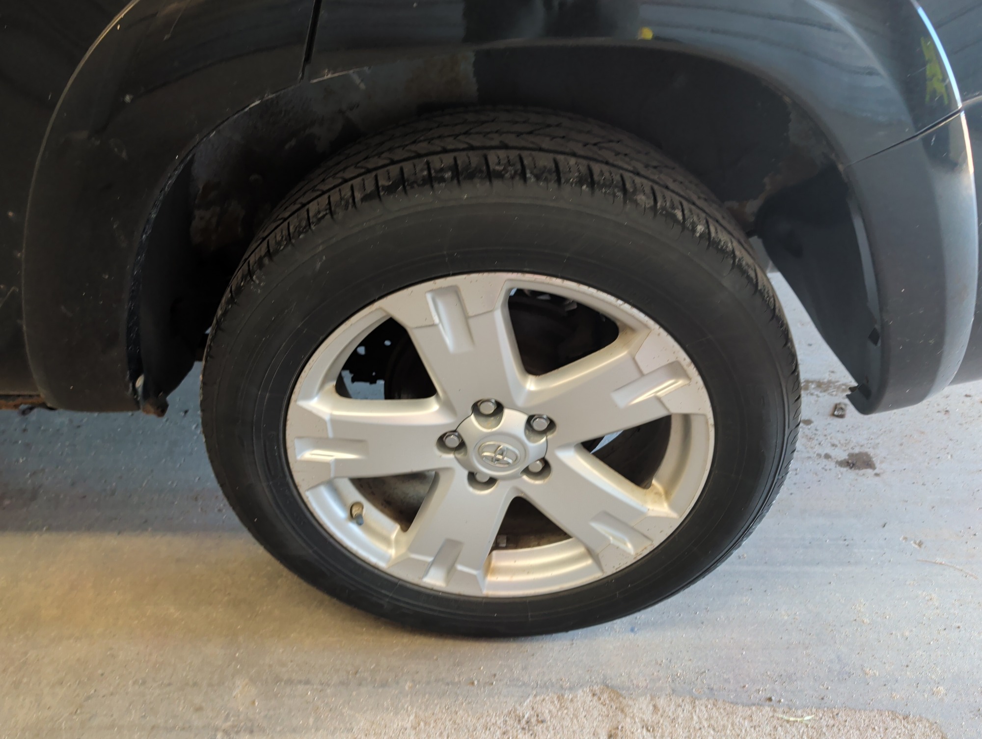 2006 toyota rav4 sport-v6-4wd with 294419 miles for sale near elk-river, minnesota 106443_13_rear_drv_wheel.jpg