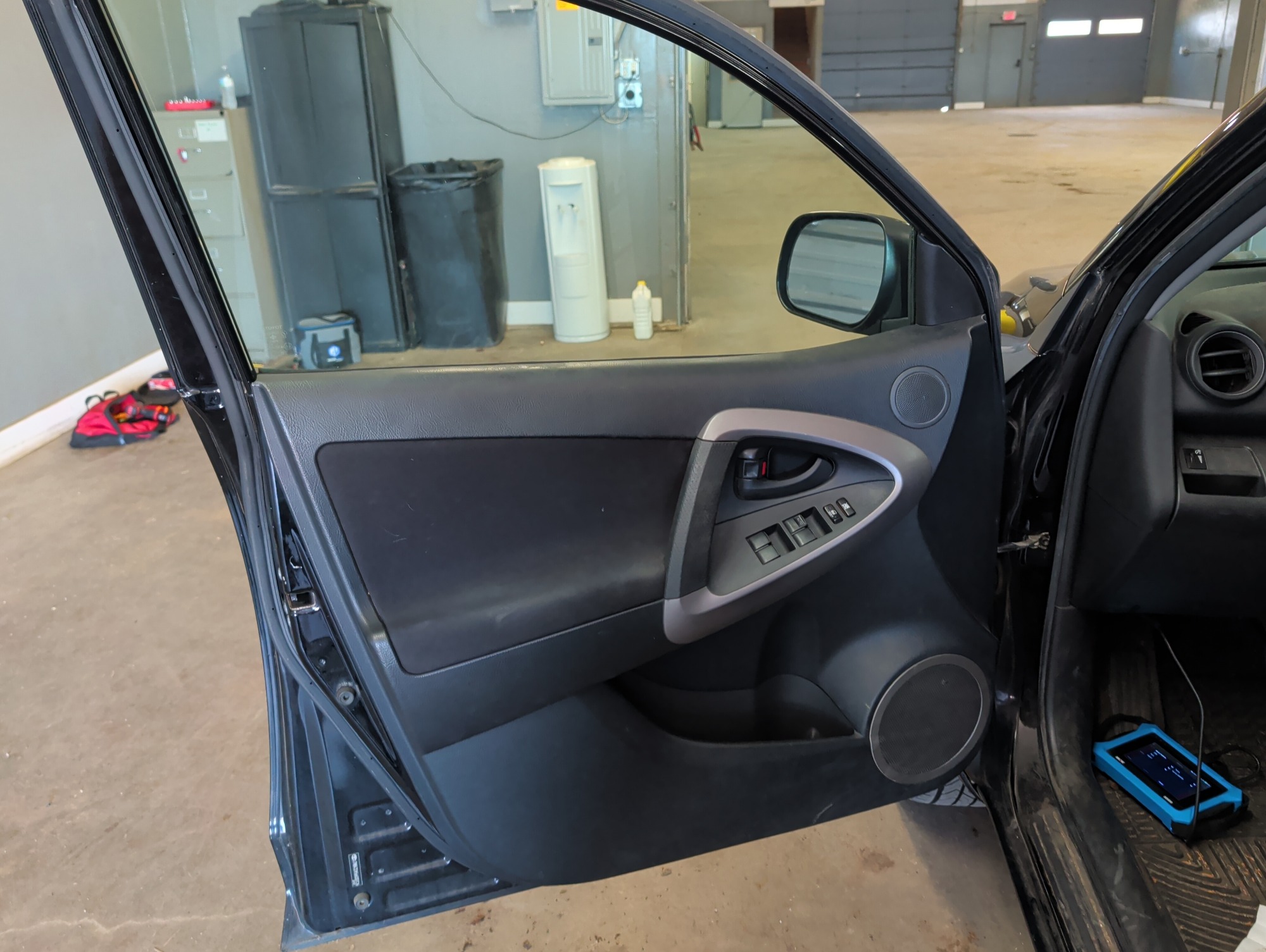 2006 toyota rav4 sport-v6-4wd with 294419 miles for sale near elk-river, minnesota 106443_23_driver_door_panel.jpg