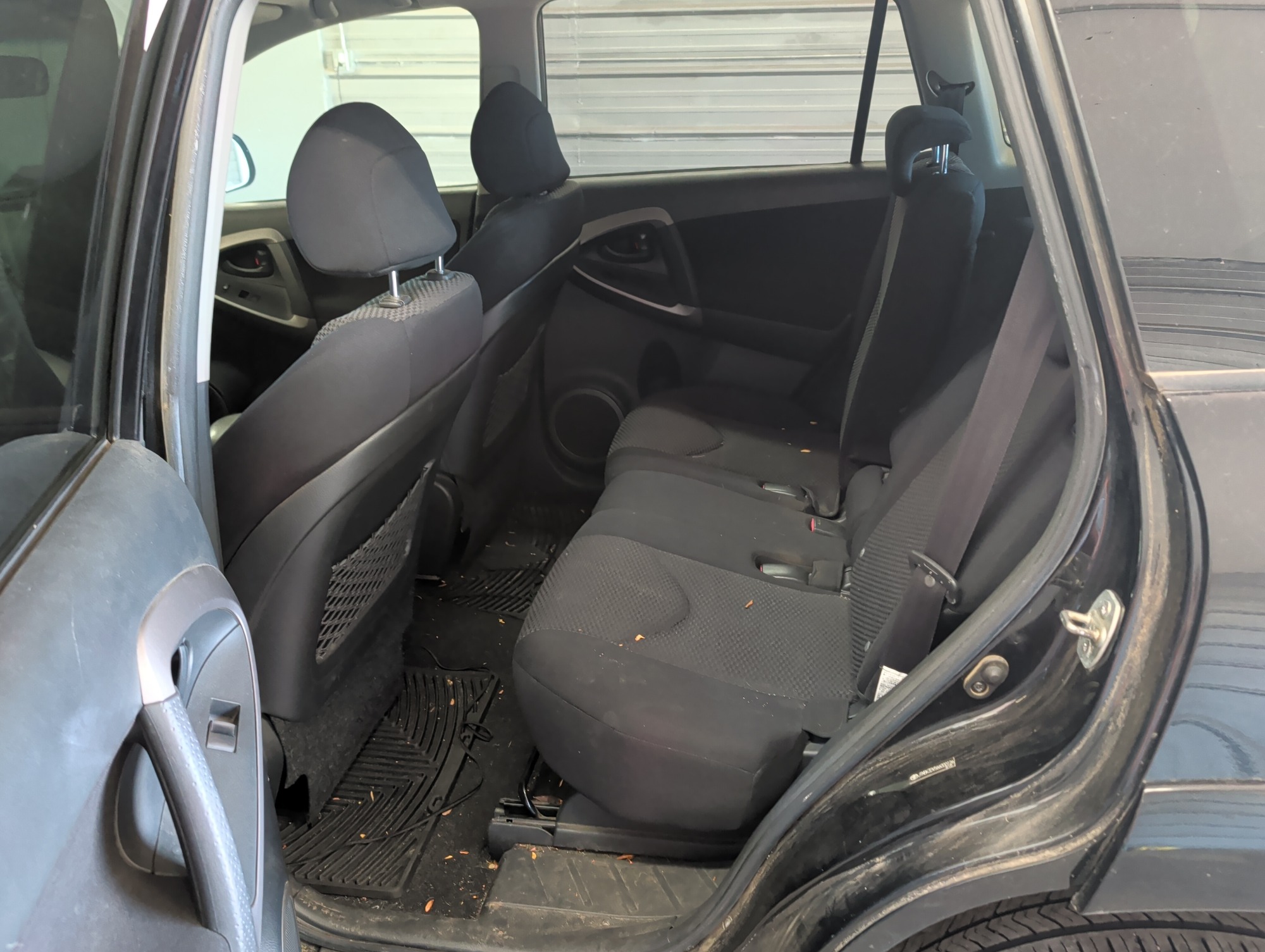 2006 toyota rav4 sport-v6-4wd with 294419 miles for sale near elk-river, minnesota 106443_24_drv_rear_seat.jpg