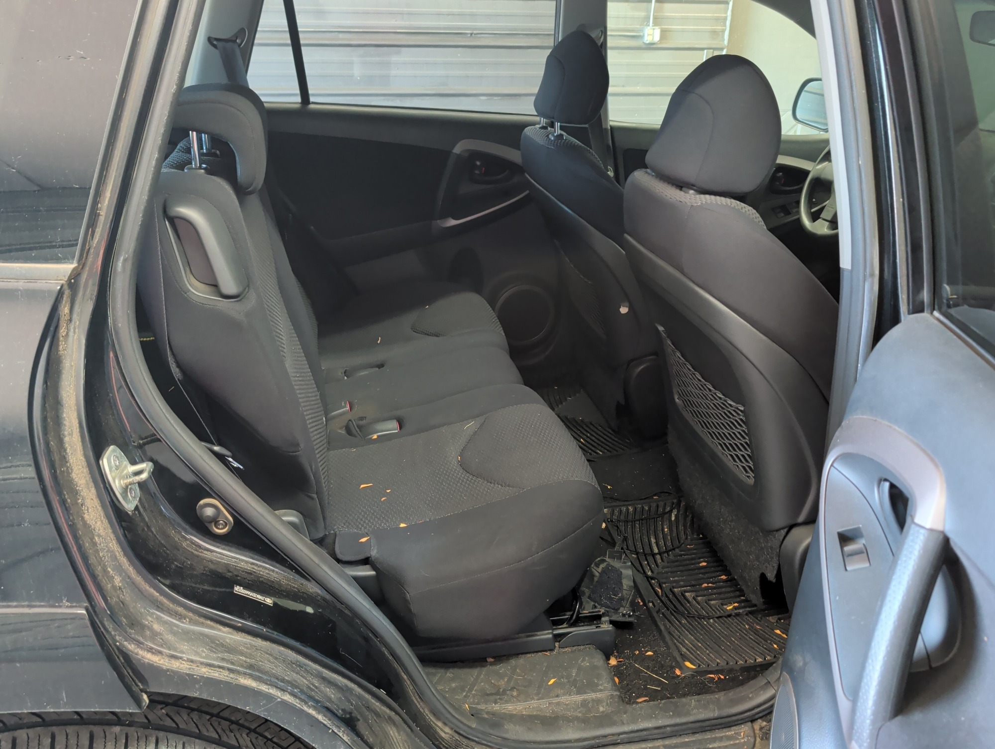 2006 toyota rav4 sport-v6-4wd with 294419 miles for sale near elk-river, minnesota 106443_28_pass_rear_seat.jpg