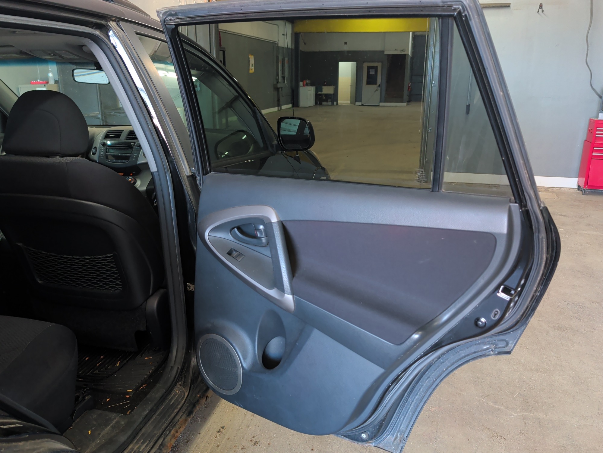 2006 toyota rav4 sport-v6-4wd with 294419 miles for sale near elk-river, minnesota 106443_30_pass_rear_door_panel.jpg