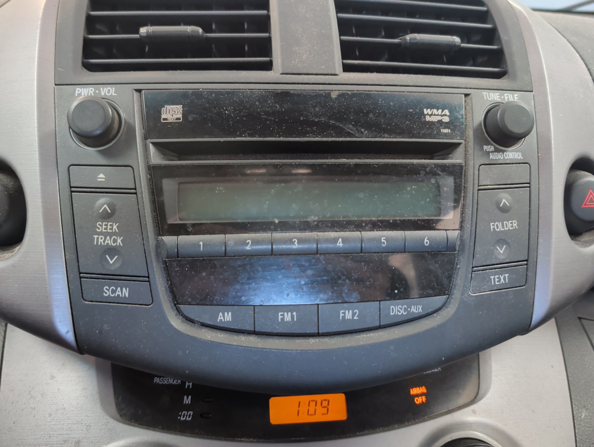 2006 toyota rav4 sport-v6-4wd with 294419 miles for sale near elk-river, minnesota 106443_39_radio_closeup.jpg