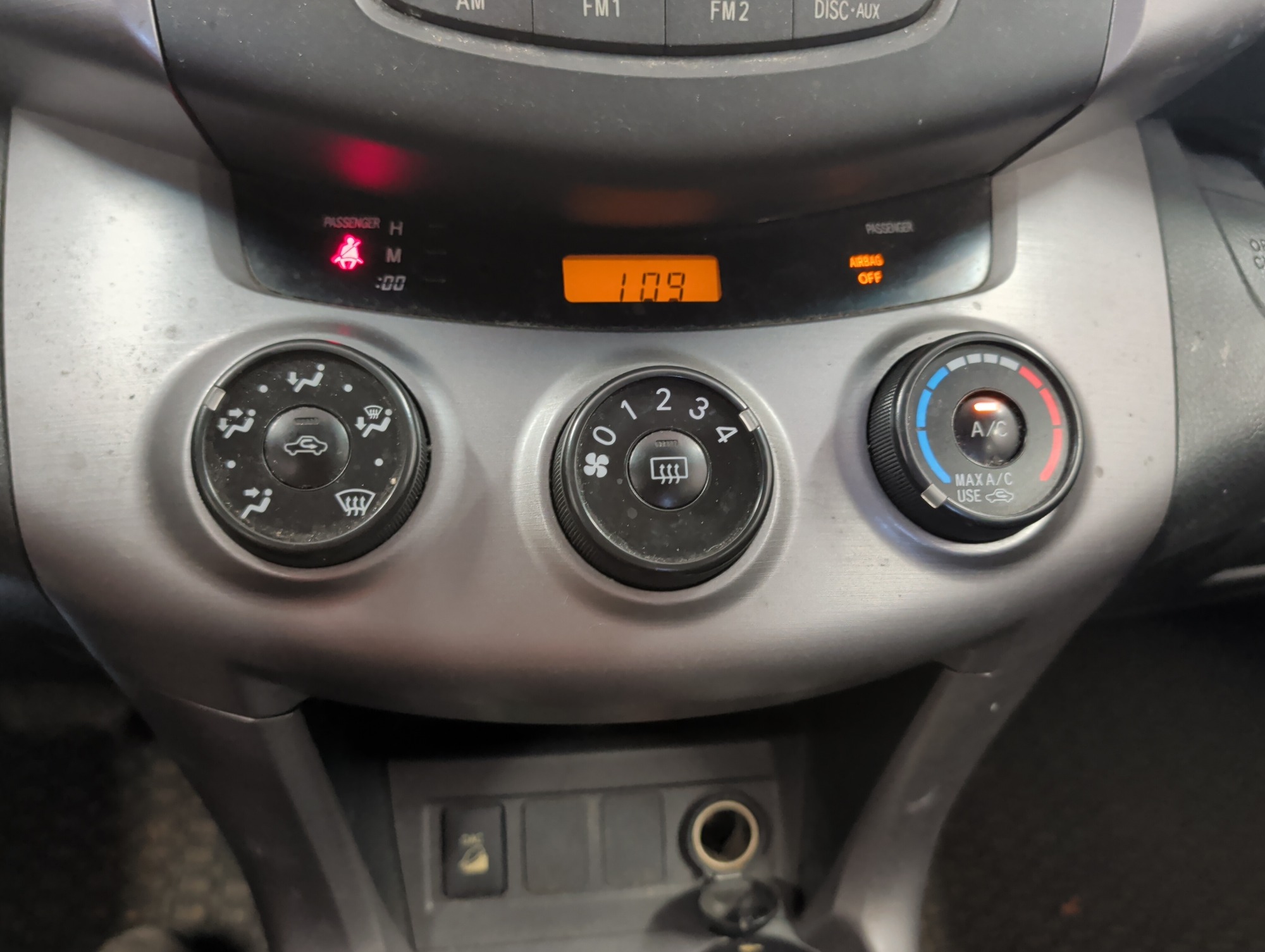 2006 toyota rav4 sport-v6-4wd with 294419 miles for sale near elk-river, minnesota 106443_40_climate_control.jpg