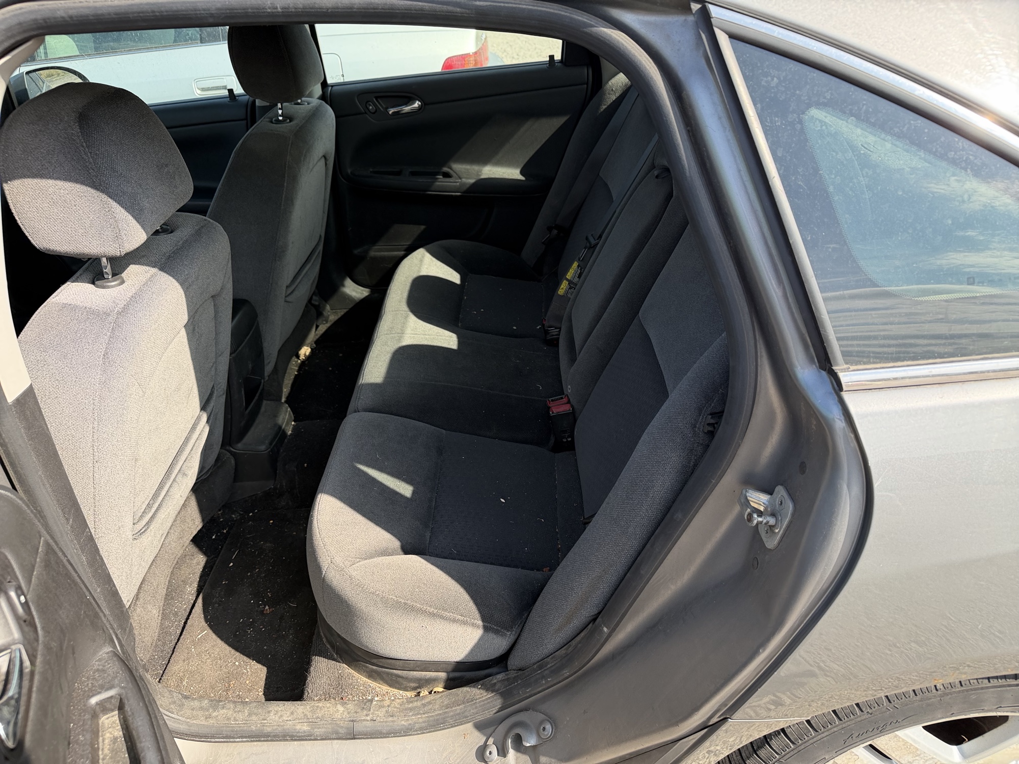 2006 chevrolet impala with 107595 miles for sale near elk-river, minnesota 106444_24_drv_rear_seat.jpg