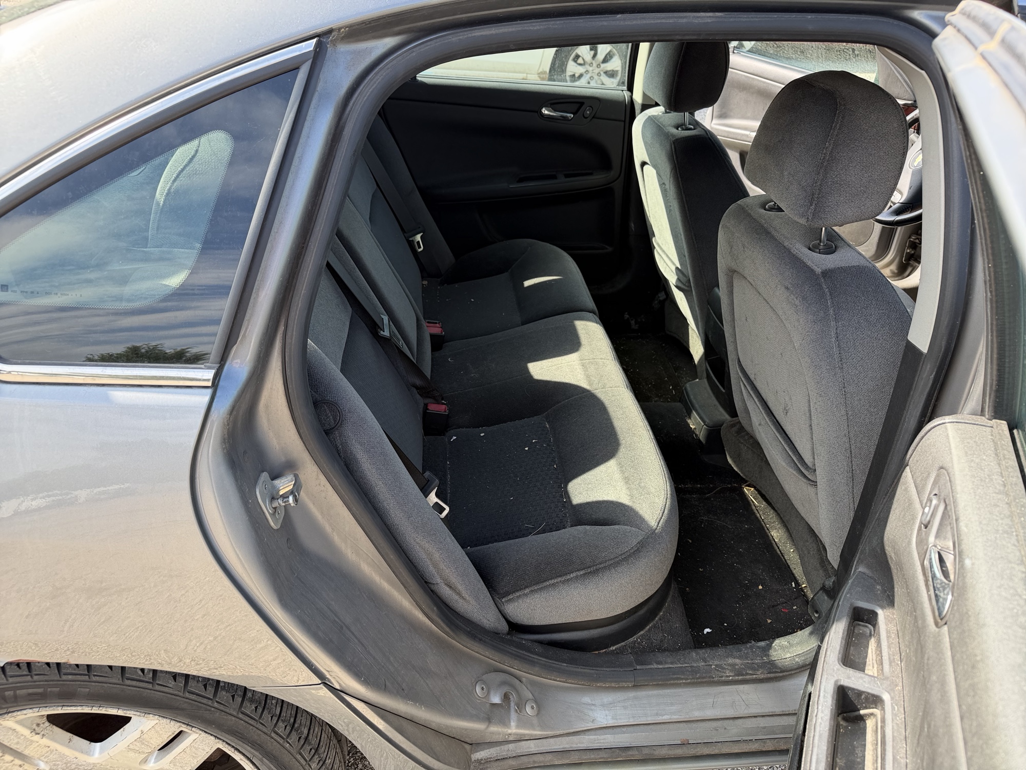 2006 chevrolet impala with 107595 miles for sale near elk-river, minnesota 106444_28_pass_rear_seat.jpg