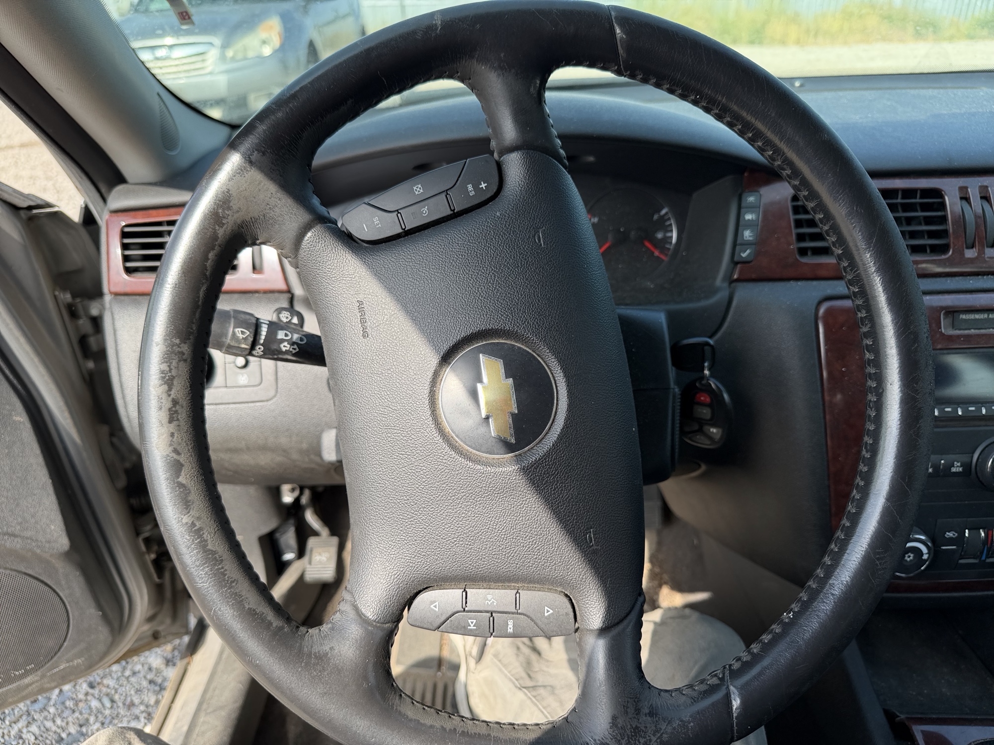 2006 chevrolet impala with 107595 miles for sale near elk-river, minnesota 106444_36_steering_wheel.jpg