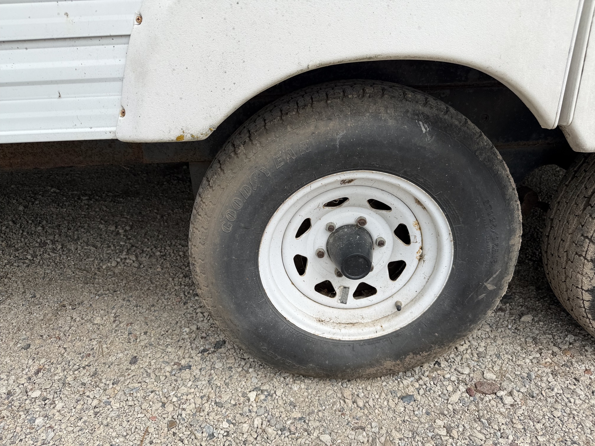 1998 jayco unknown - for sale near elk-river, minnesota 106445_12_drv_front_wheel.jpg