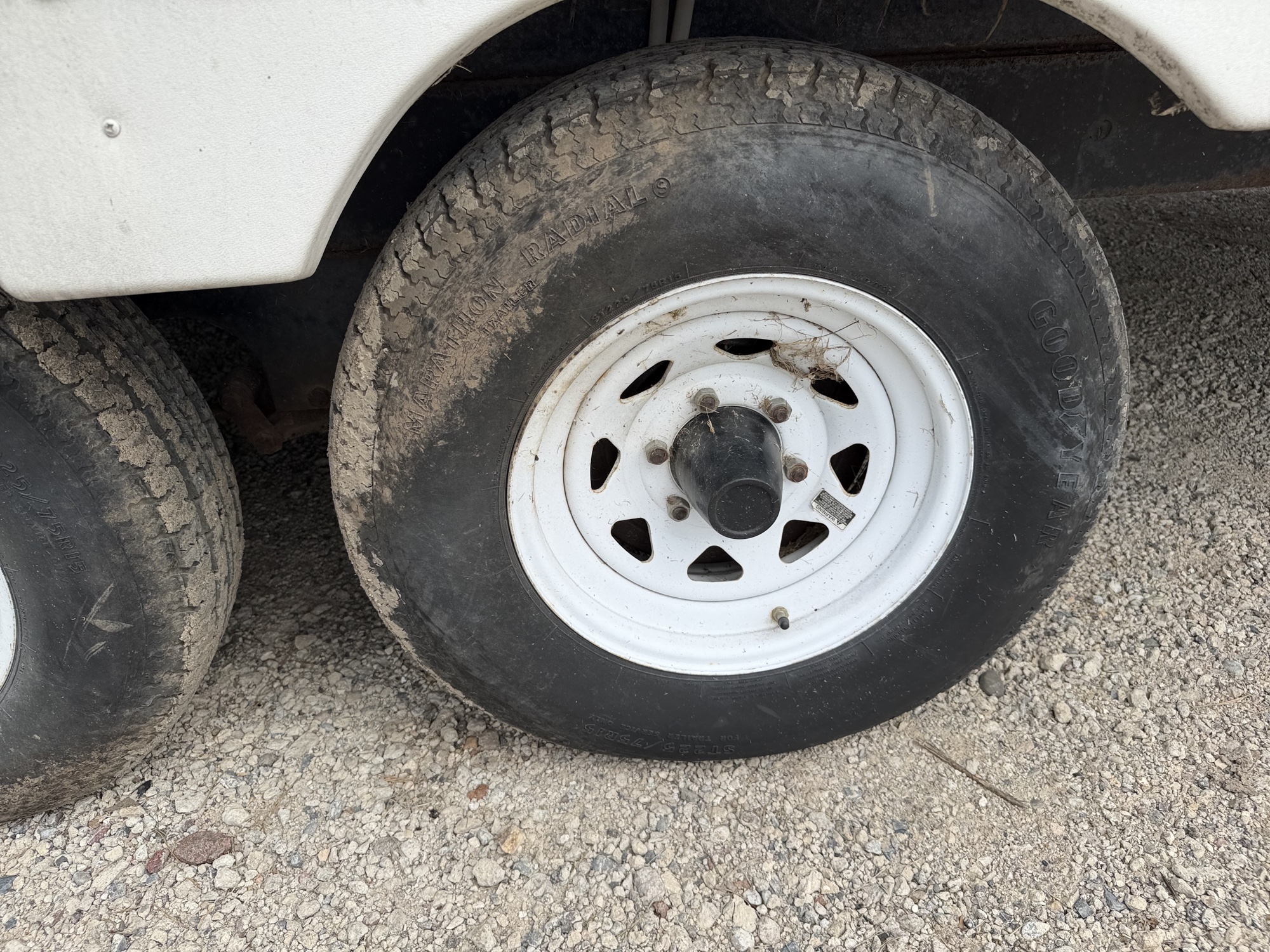 1998 jayco unknown - for sale near elk-river, minnesota 106445_13_rear_drv_wheel.jpg