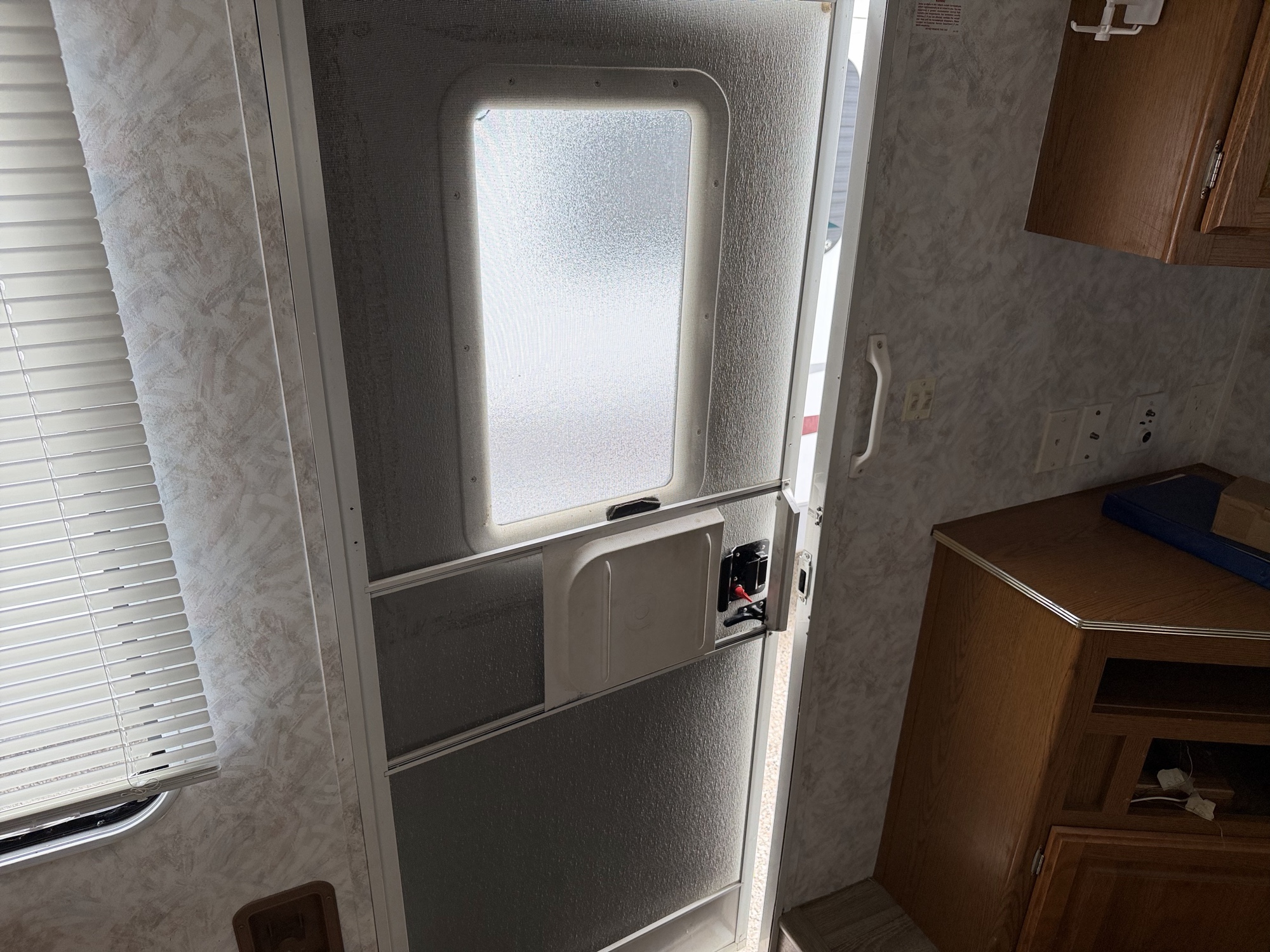 1998 jayco unknown - for sale near elk-river, minnesota 106445_25_drv_rear_door_panel.jpg