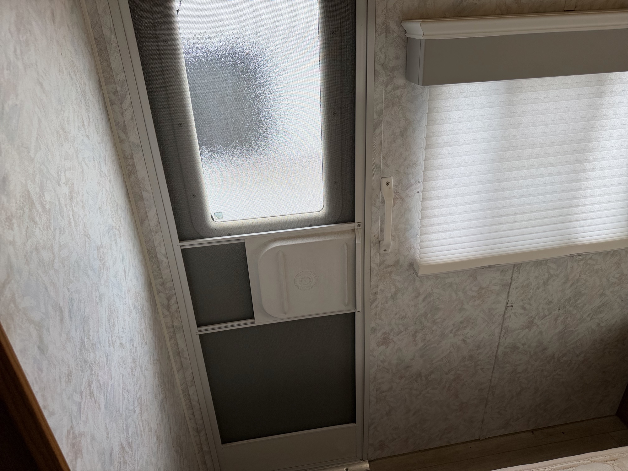 1998 jayco unknown - for sale near elk-river, minnesota 106445_30_pass_rear_door_panel.jpg