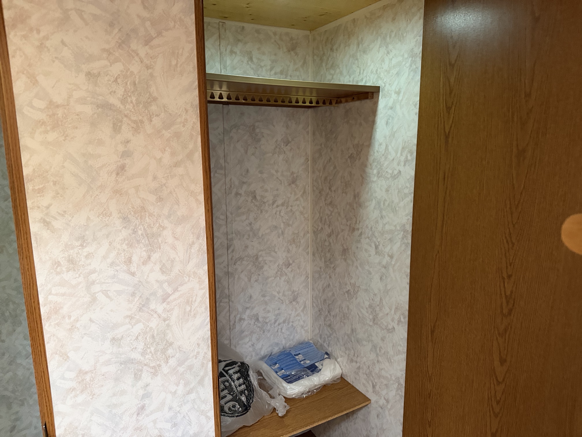 1998 jayco unknown - for sale near elk-river, minnesota 106445_31_passenger_seat.jpg